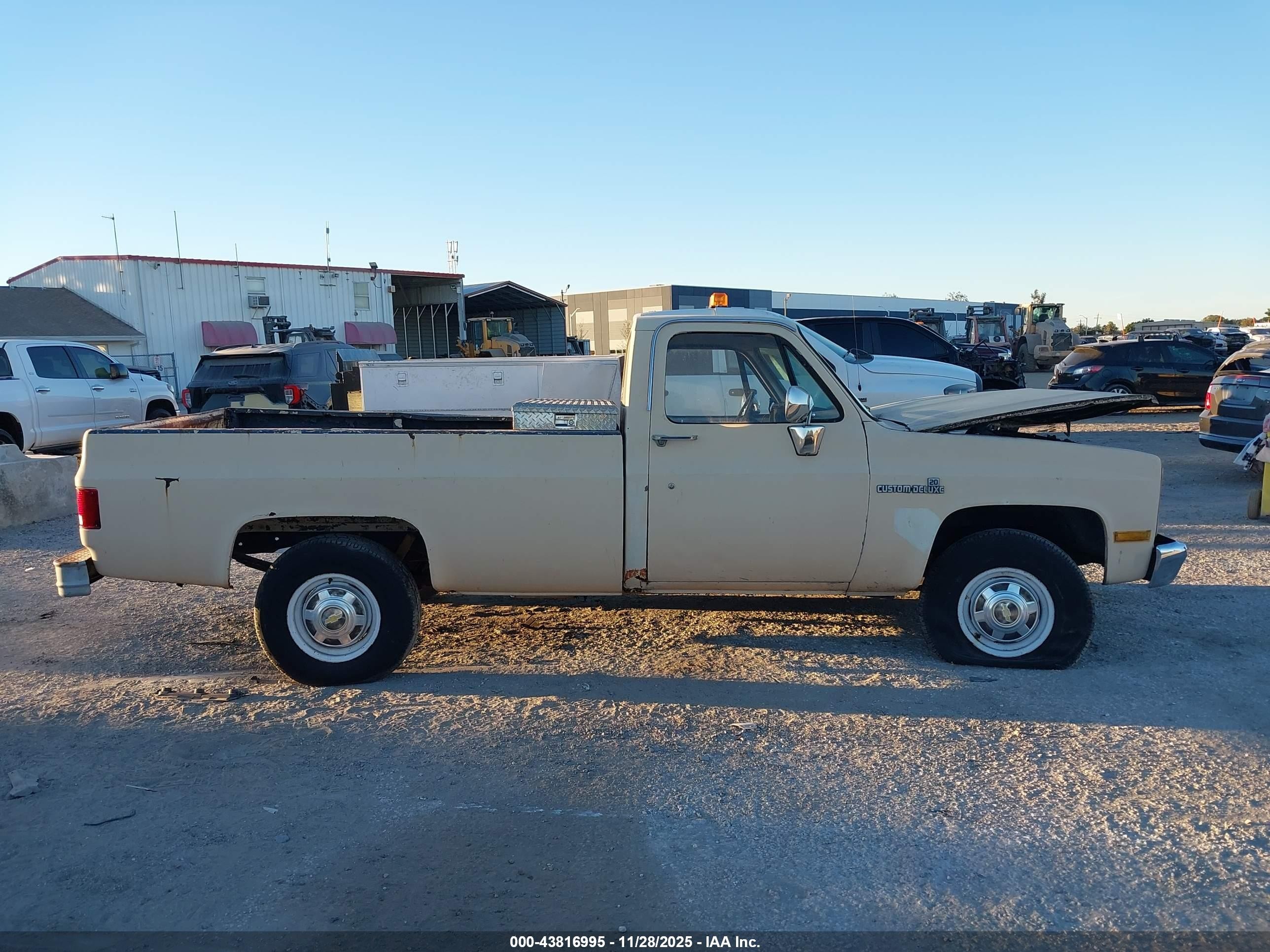 1986 Chevrolet C20   Beige vin: 1GCEC24NXGF395164