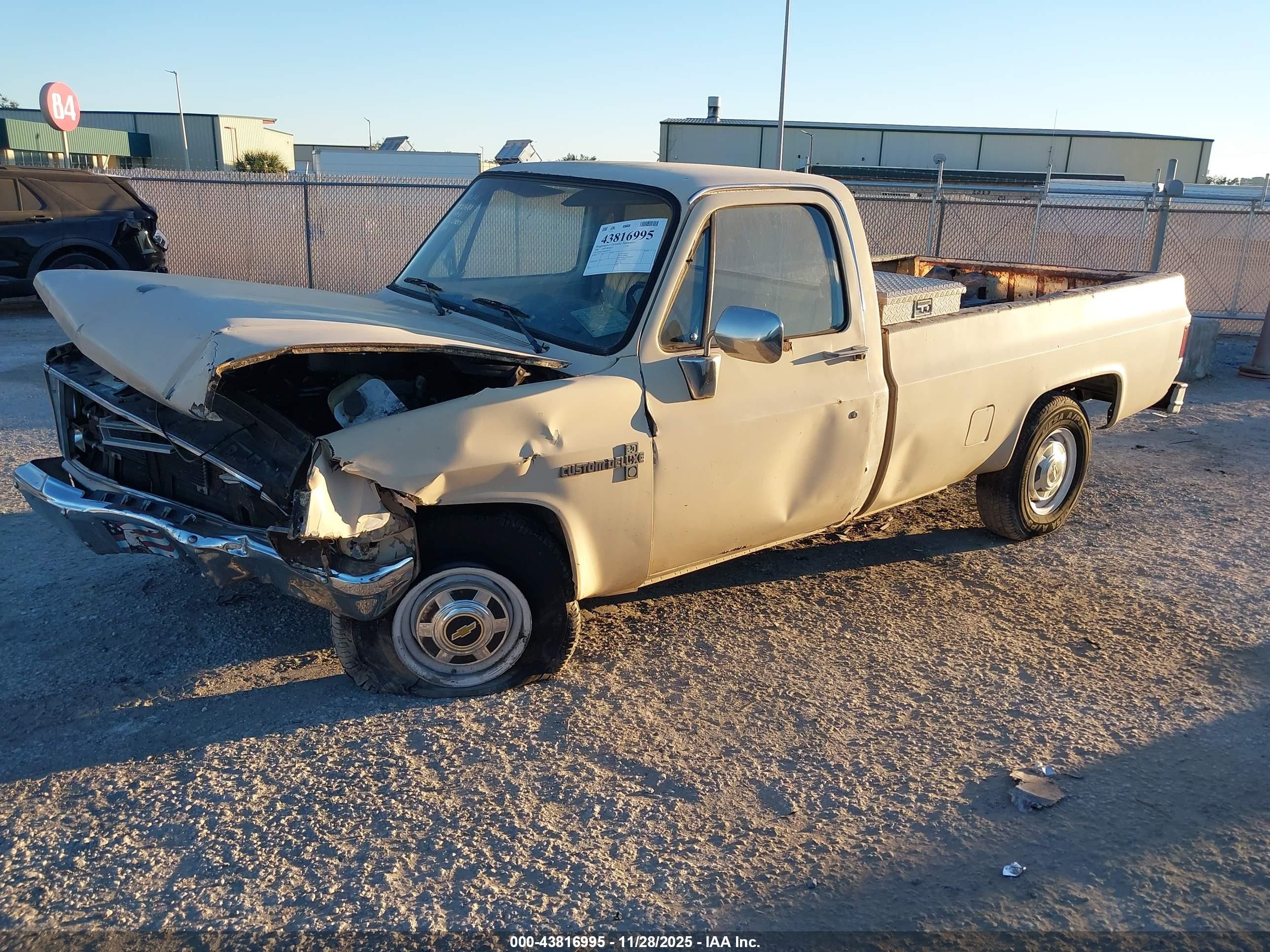 1986 Chevrolet C20   Beige vin: 1GCEC24NXGF395164