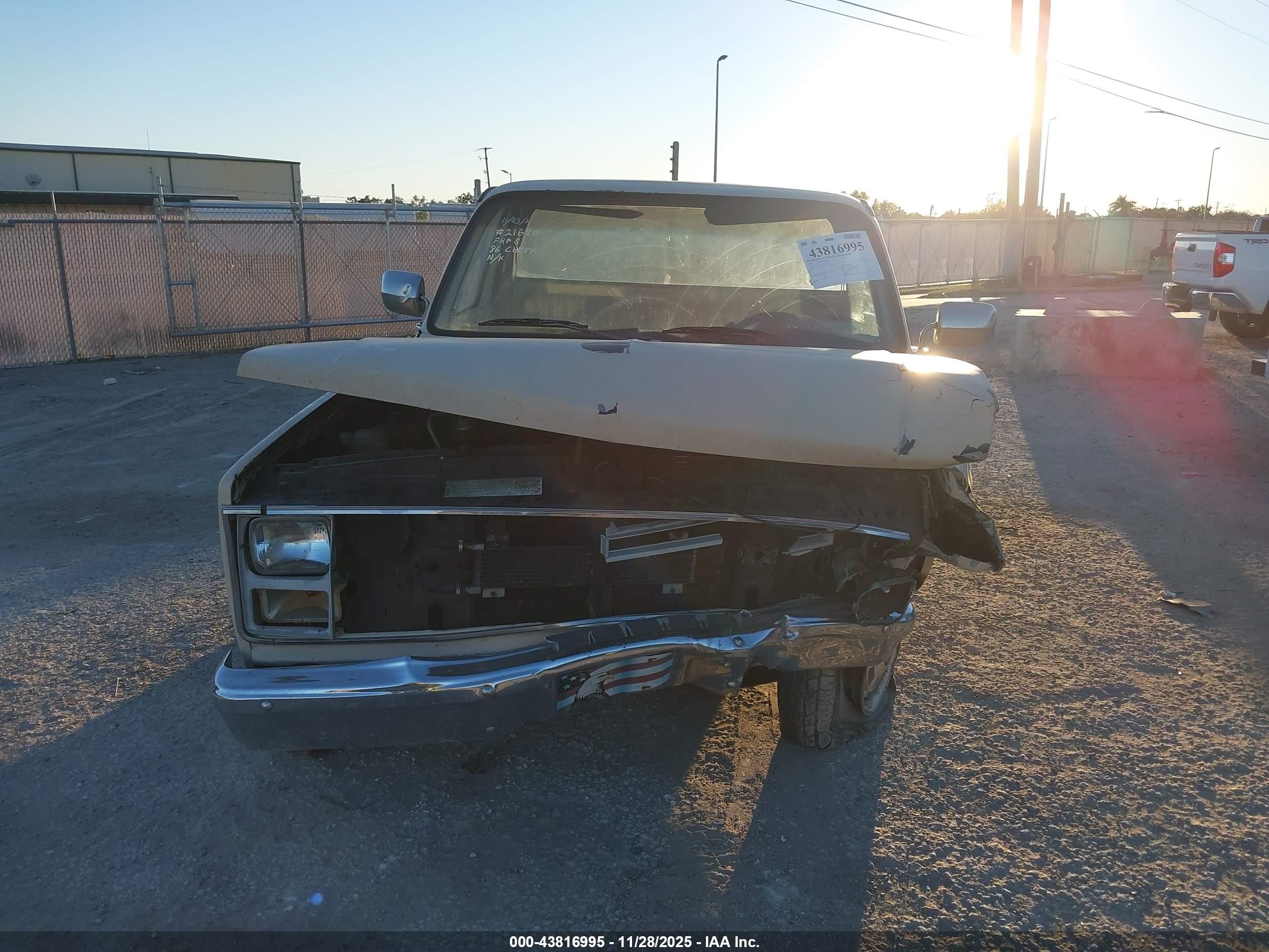 1986 Chevrolet C20   Beige vin: 1GCEC24NXGF395164
