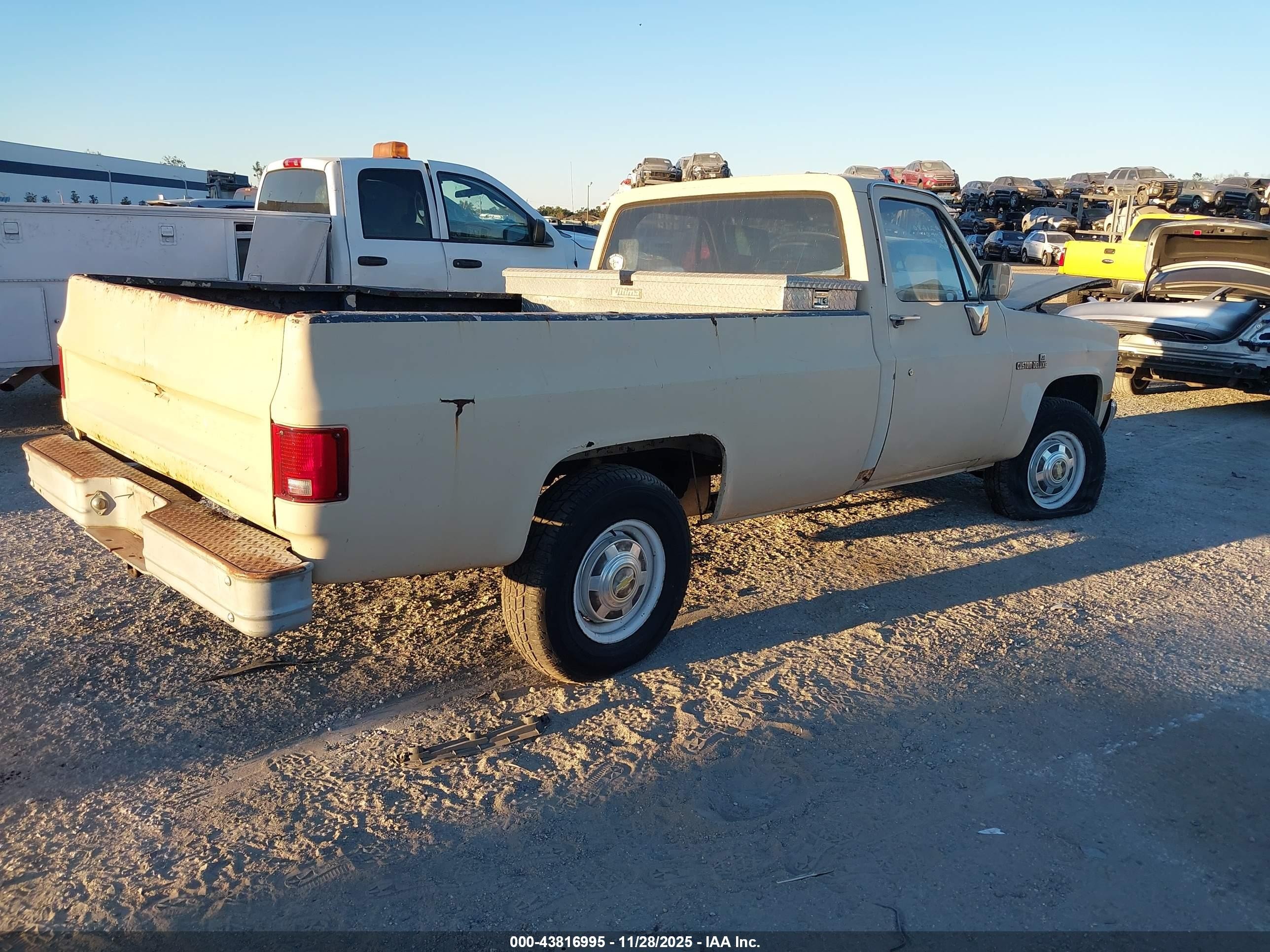 1986 Chevrolet C20   Beige vin: 1GCEC24NXGF395164