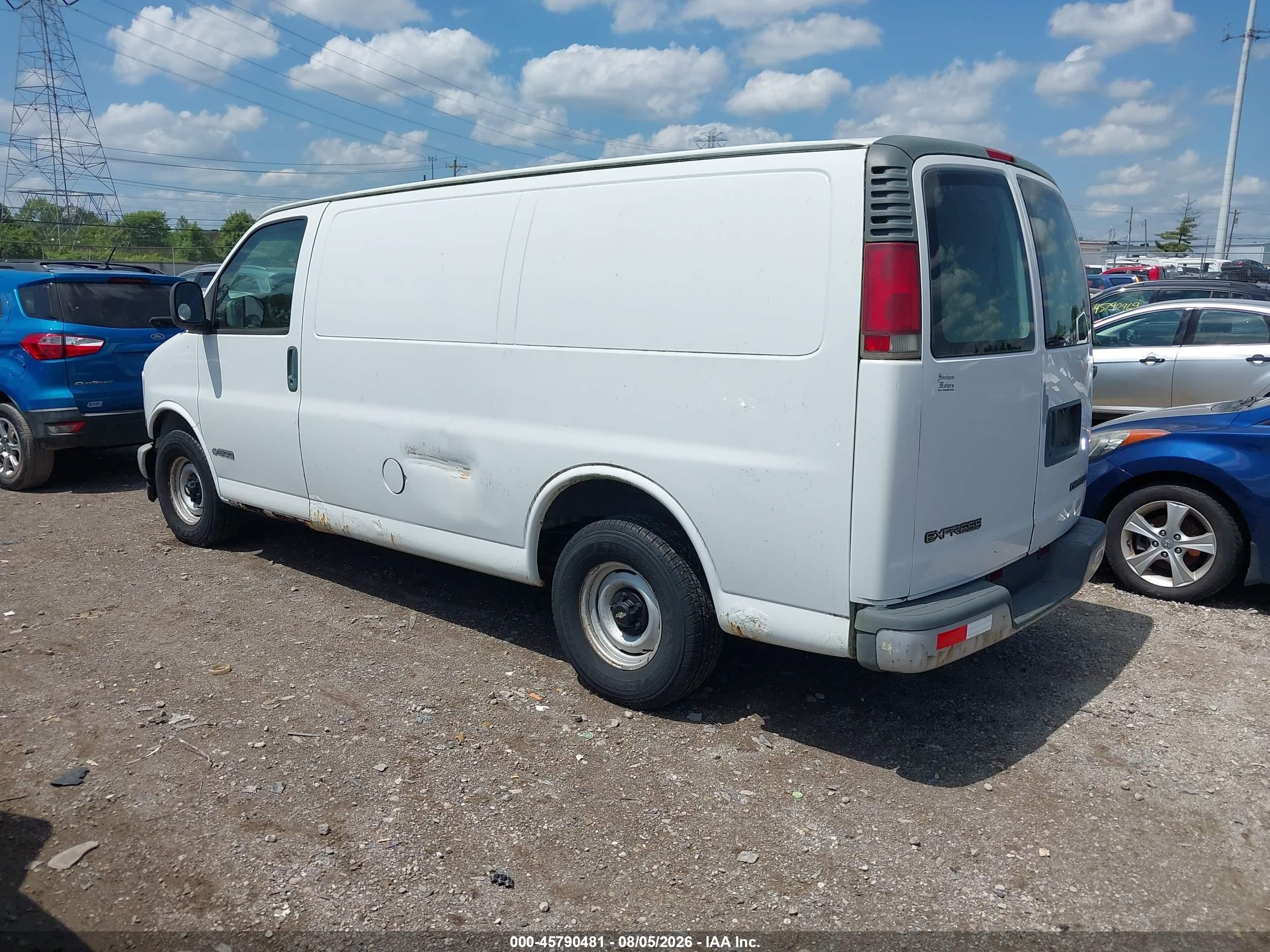 2001 Chevrolet Express   White vin: 1GCEG15M411149557