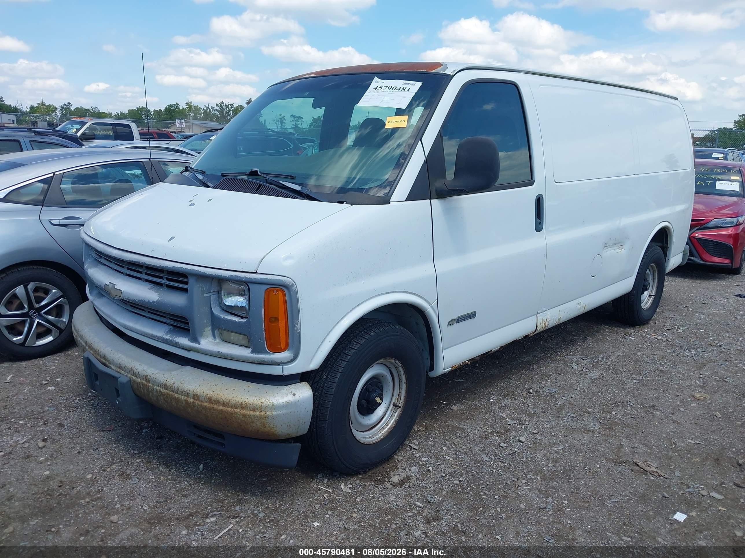 2001 Chevrolet Express   White vin: 1GCEG15M411149557