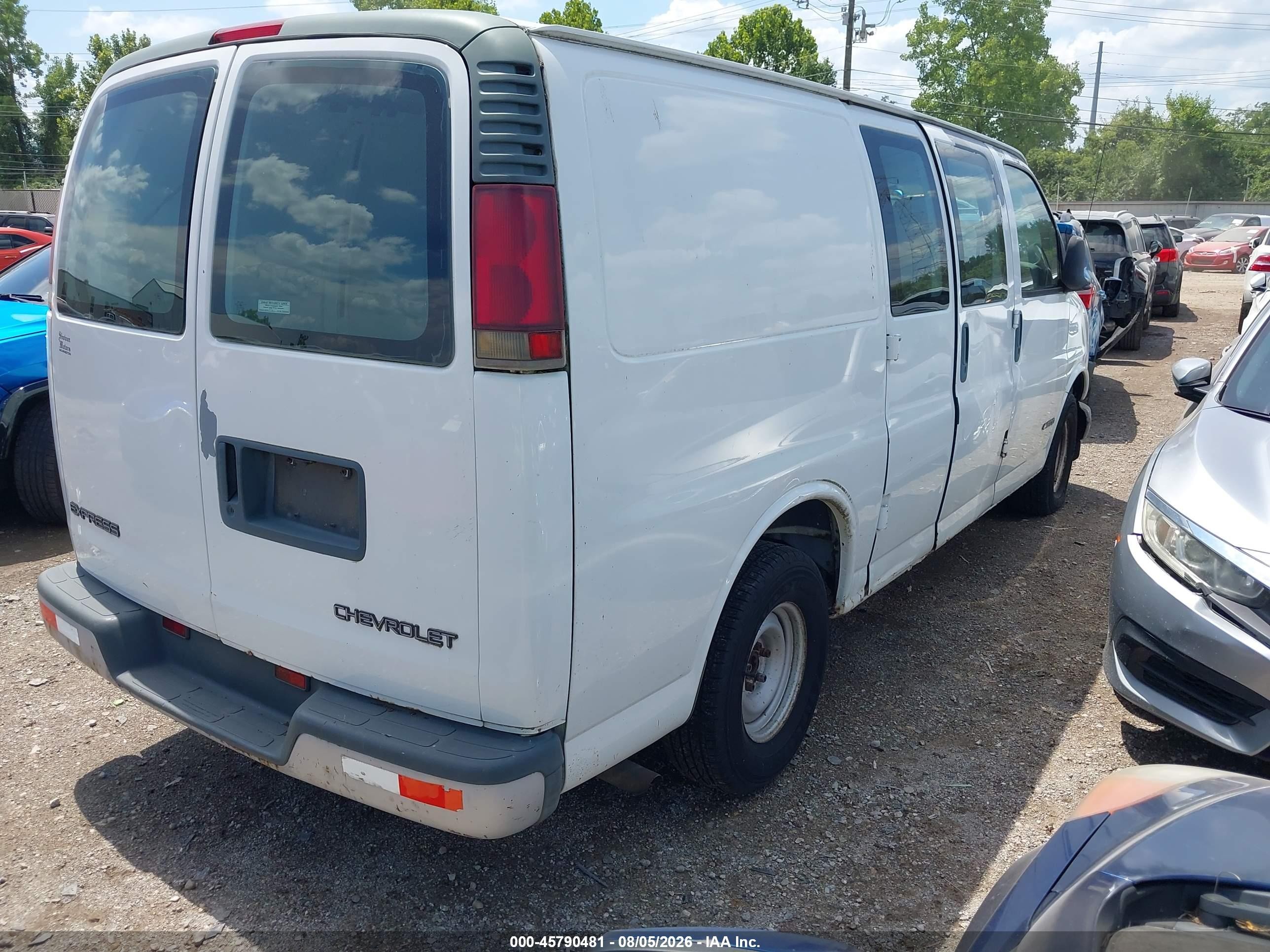 2001 Chevrolet Express   White vin: 1GCEG15M411149557
