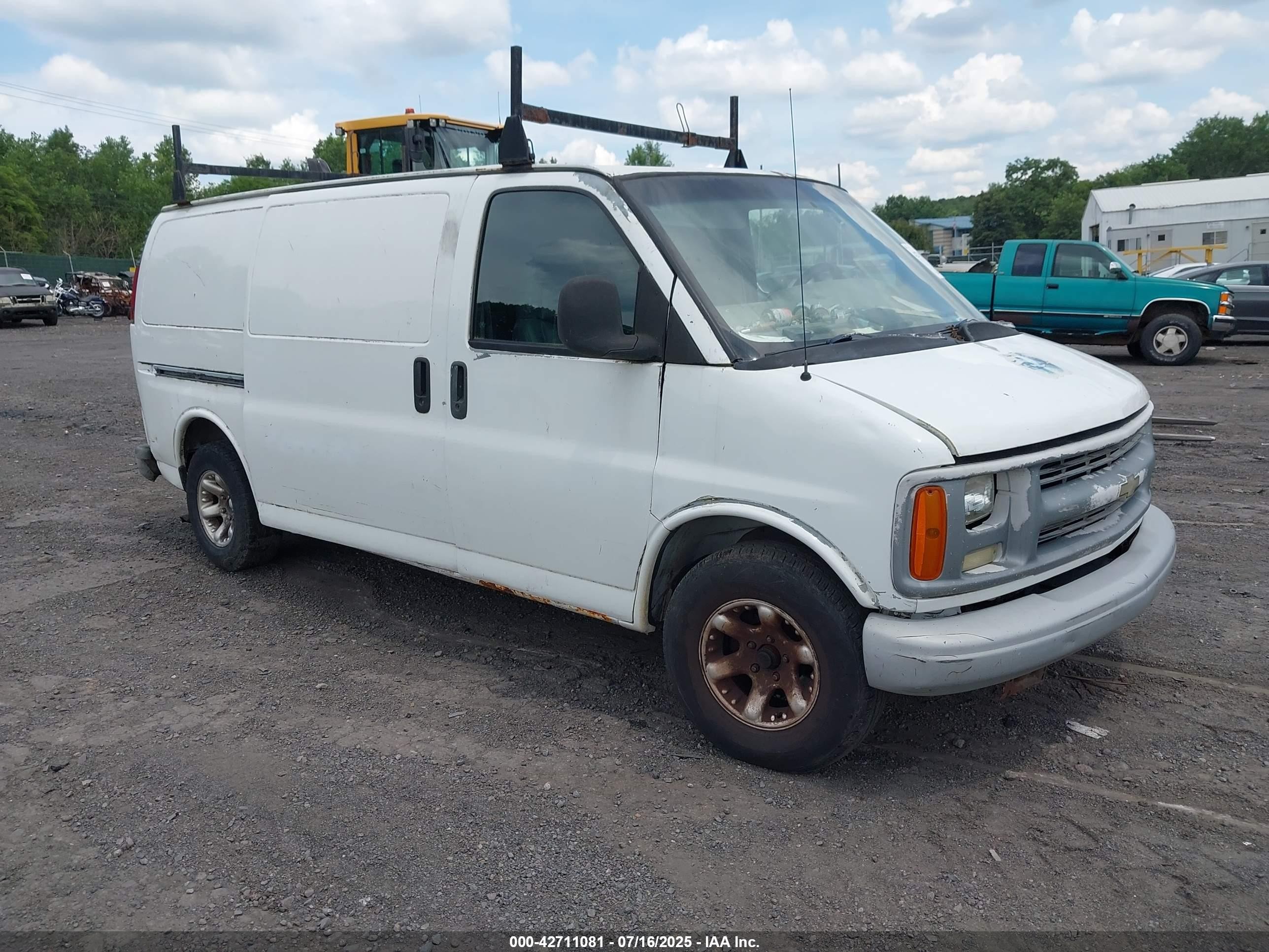 1996 Chevrolet G10   White vin: 1GCEG15W1T1035925