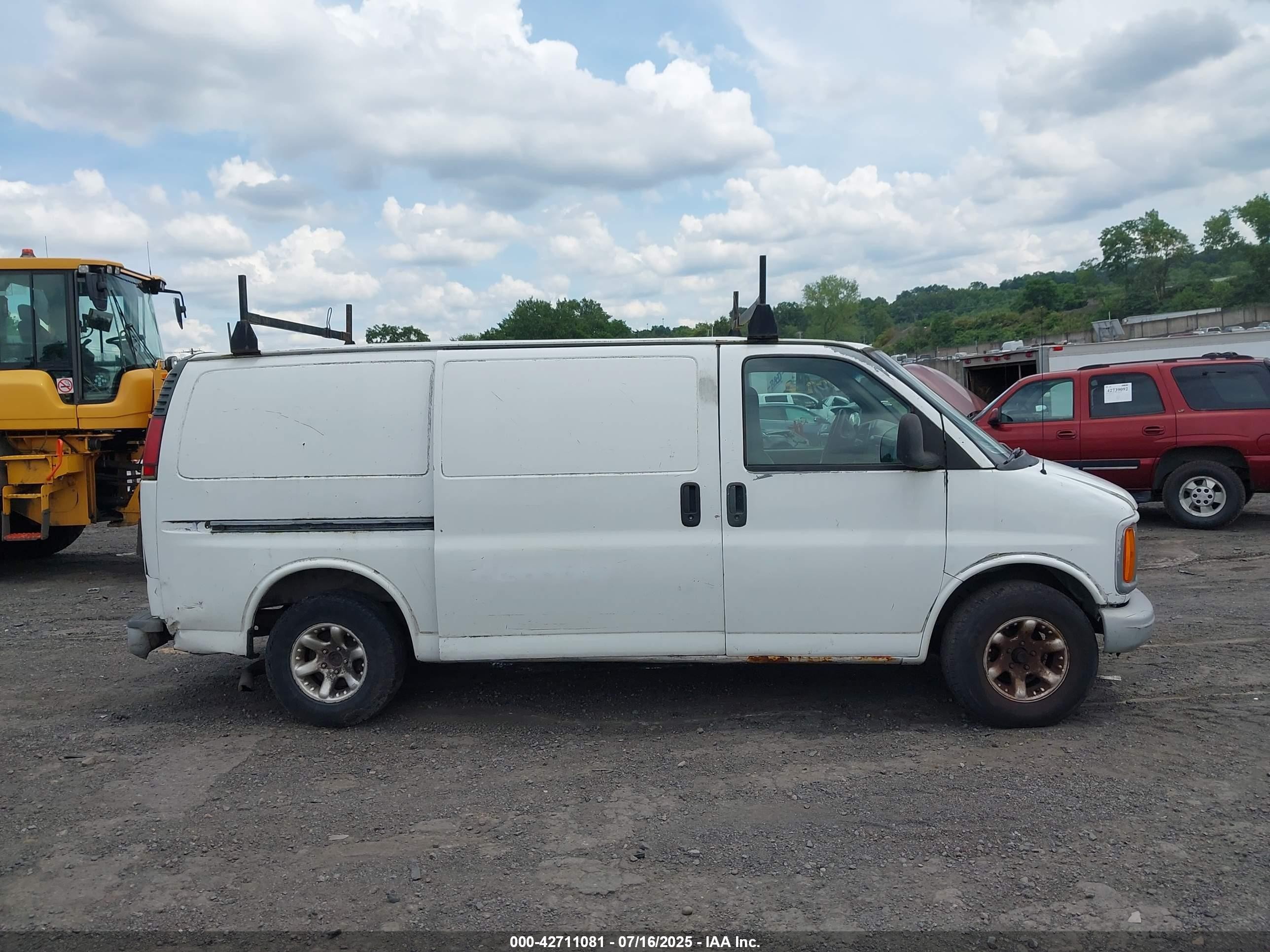 1996 Chevrolet G10   White vin: 1GCEG15W1T1035925