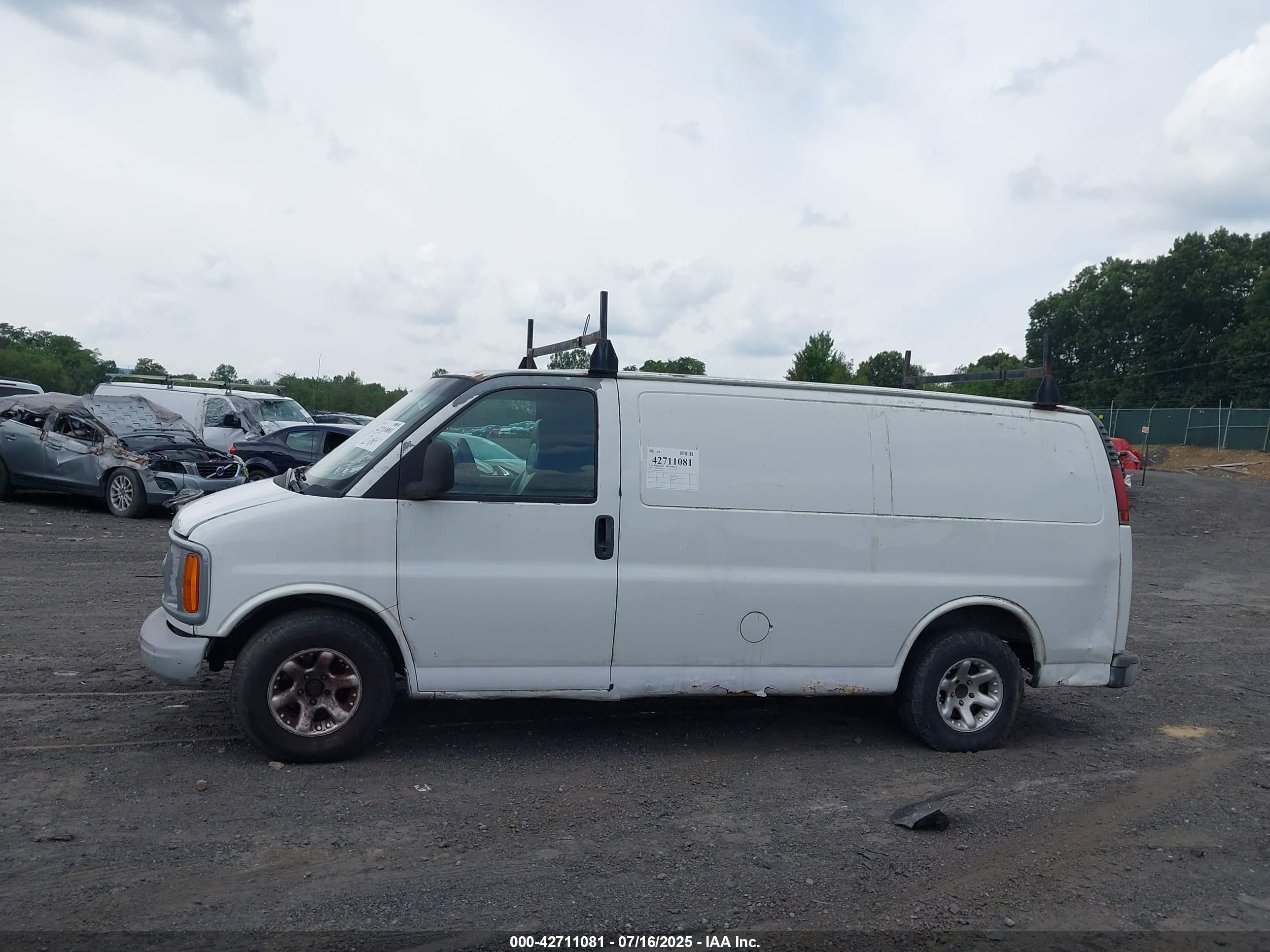 1996 Chevrolet G10   White vin: 1GCEG15W1T1035925