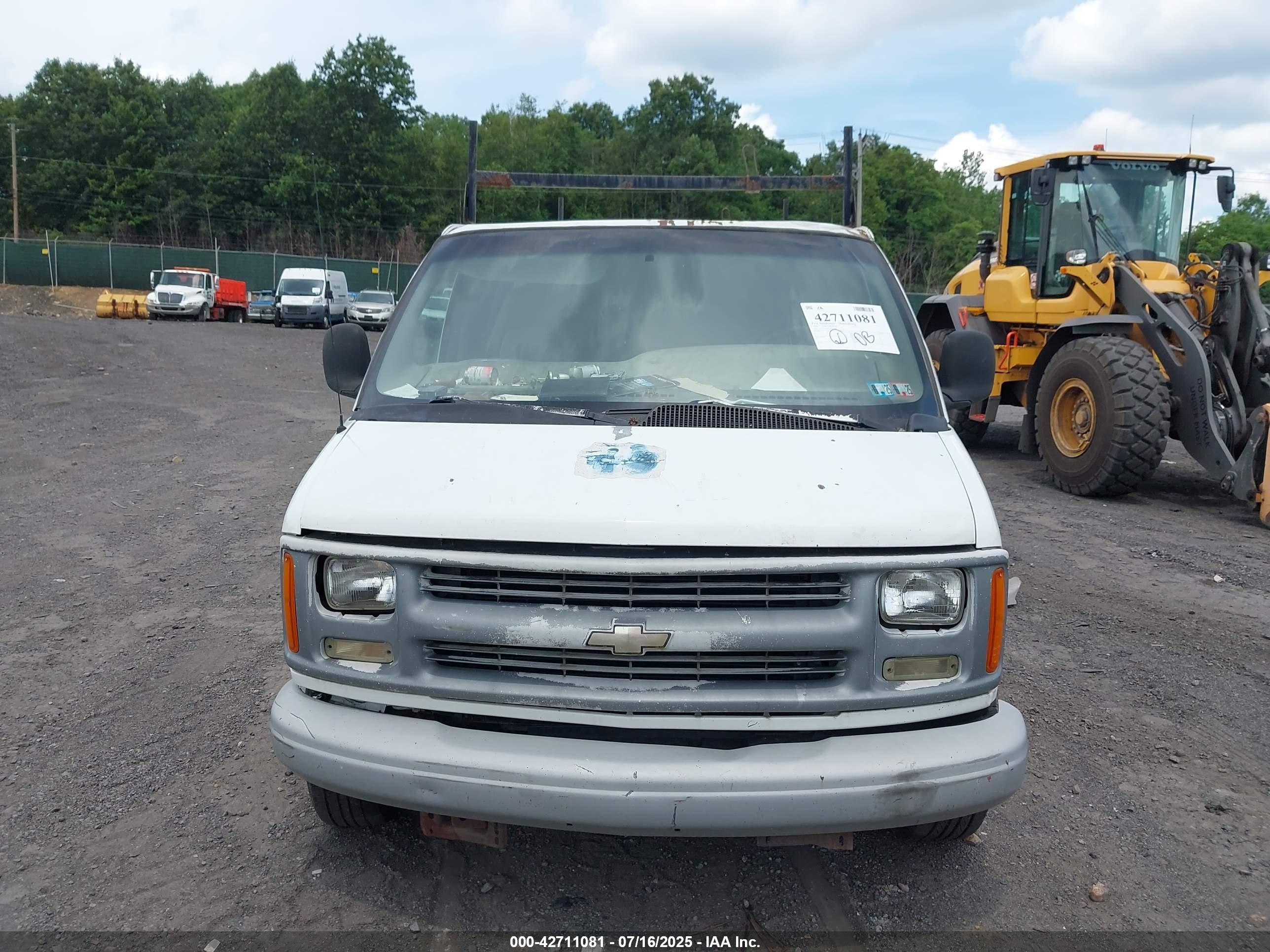 1996 Chevrolet G10   White vin: 1GCEG15W1T1035925