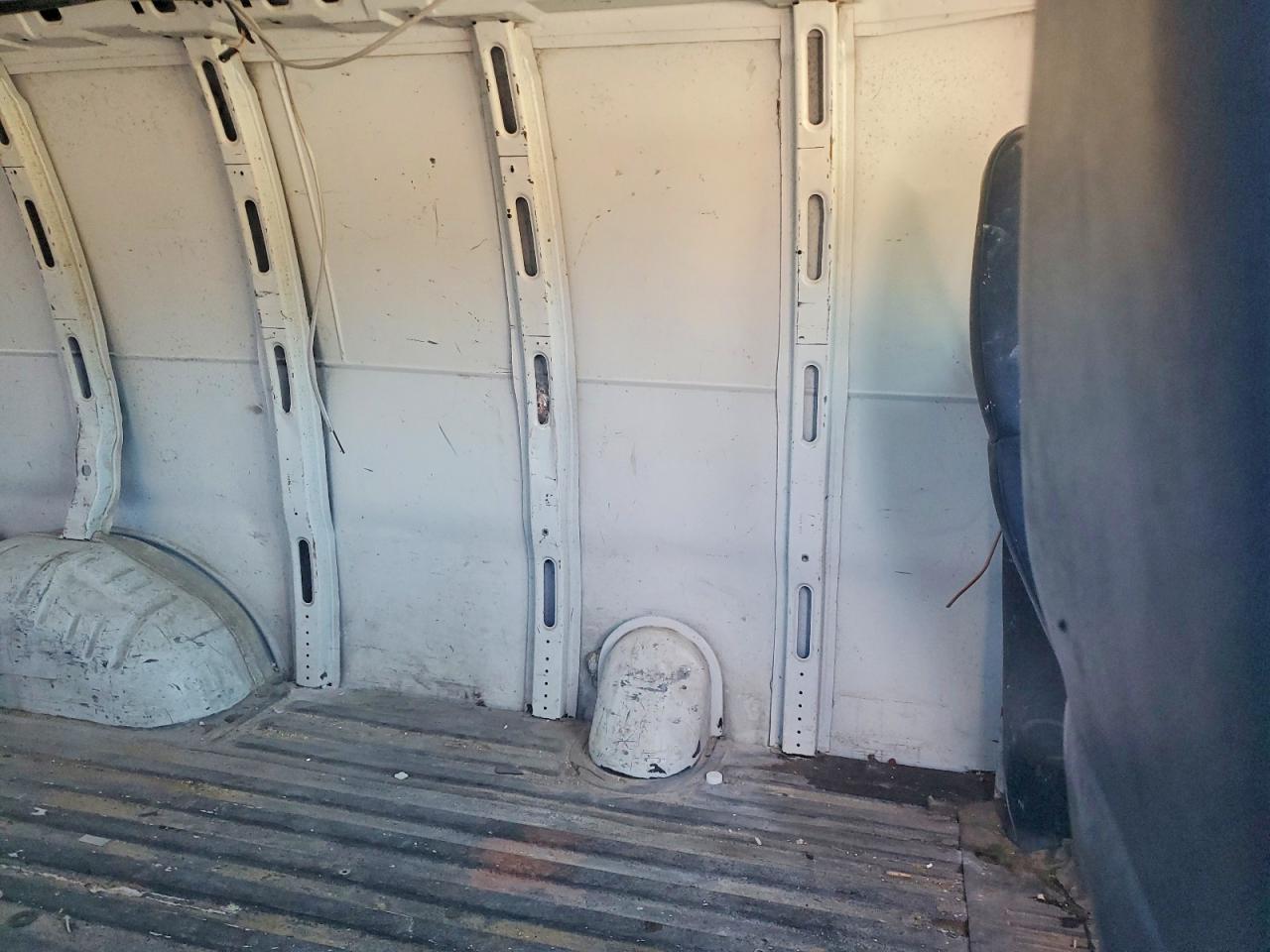 1998 Chevrolet Express G1500 White vin: 1GCEG15W2W1086905