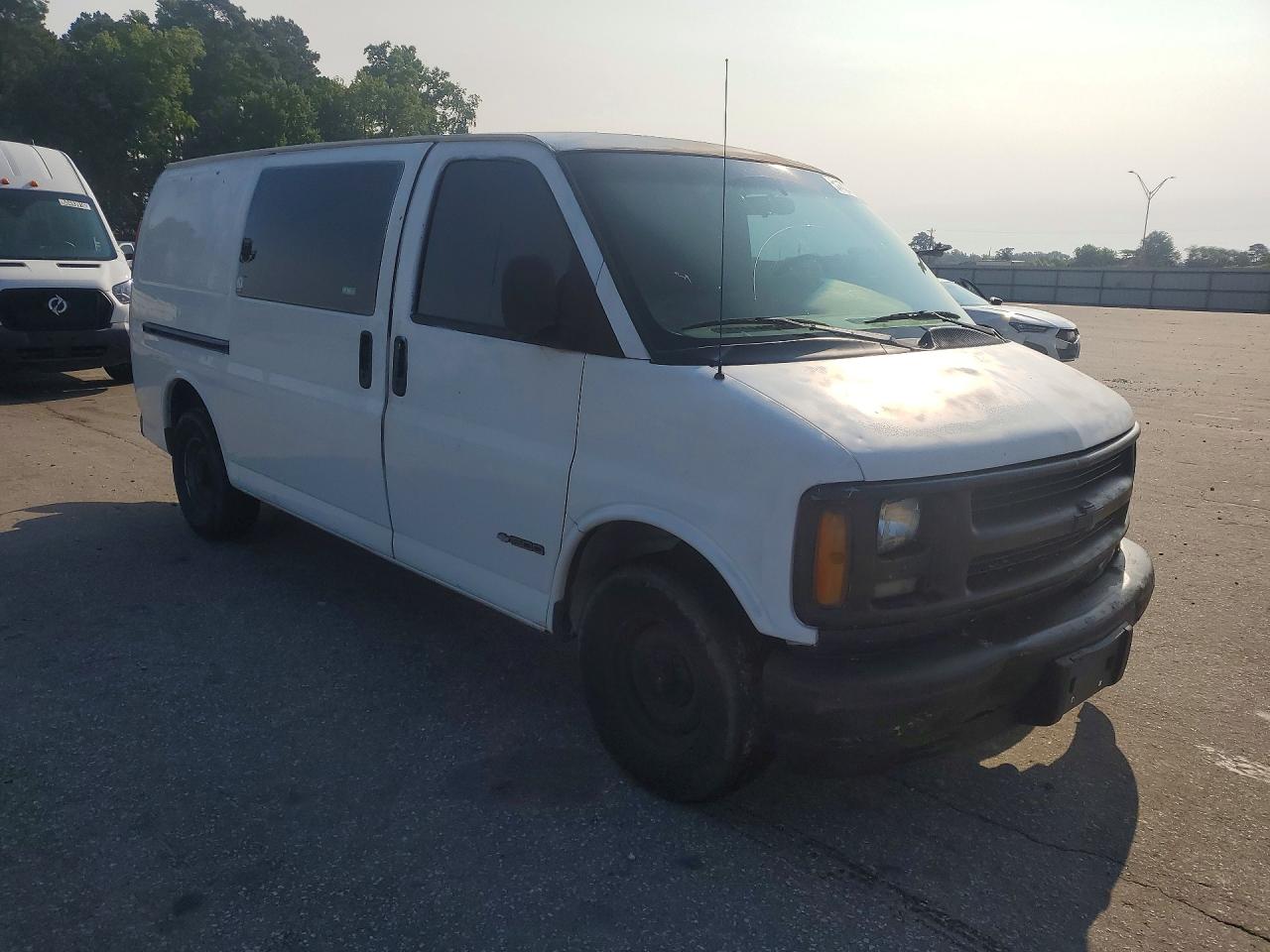 1998 Chevrolet Express G1500 White vin: 1GCEG15W2W1086905