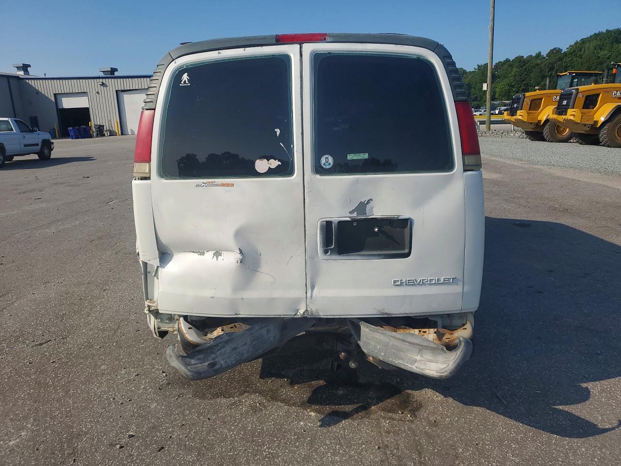 1998 Chevrolet Express G1500 White vin: 1GCEG15W2W1086905