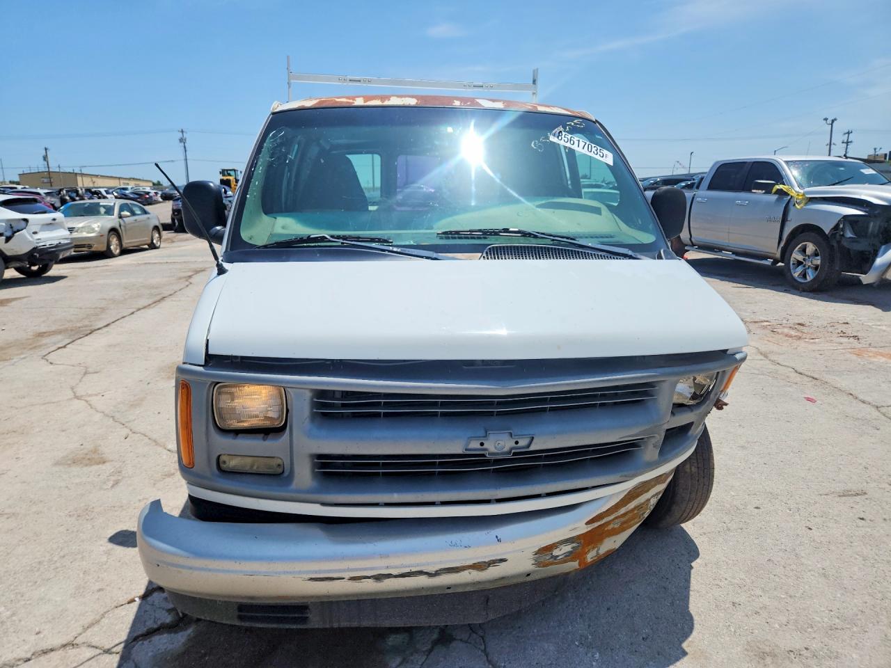 2000 Chevrolet Express White vin: 1GCEG15W4Y1168783