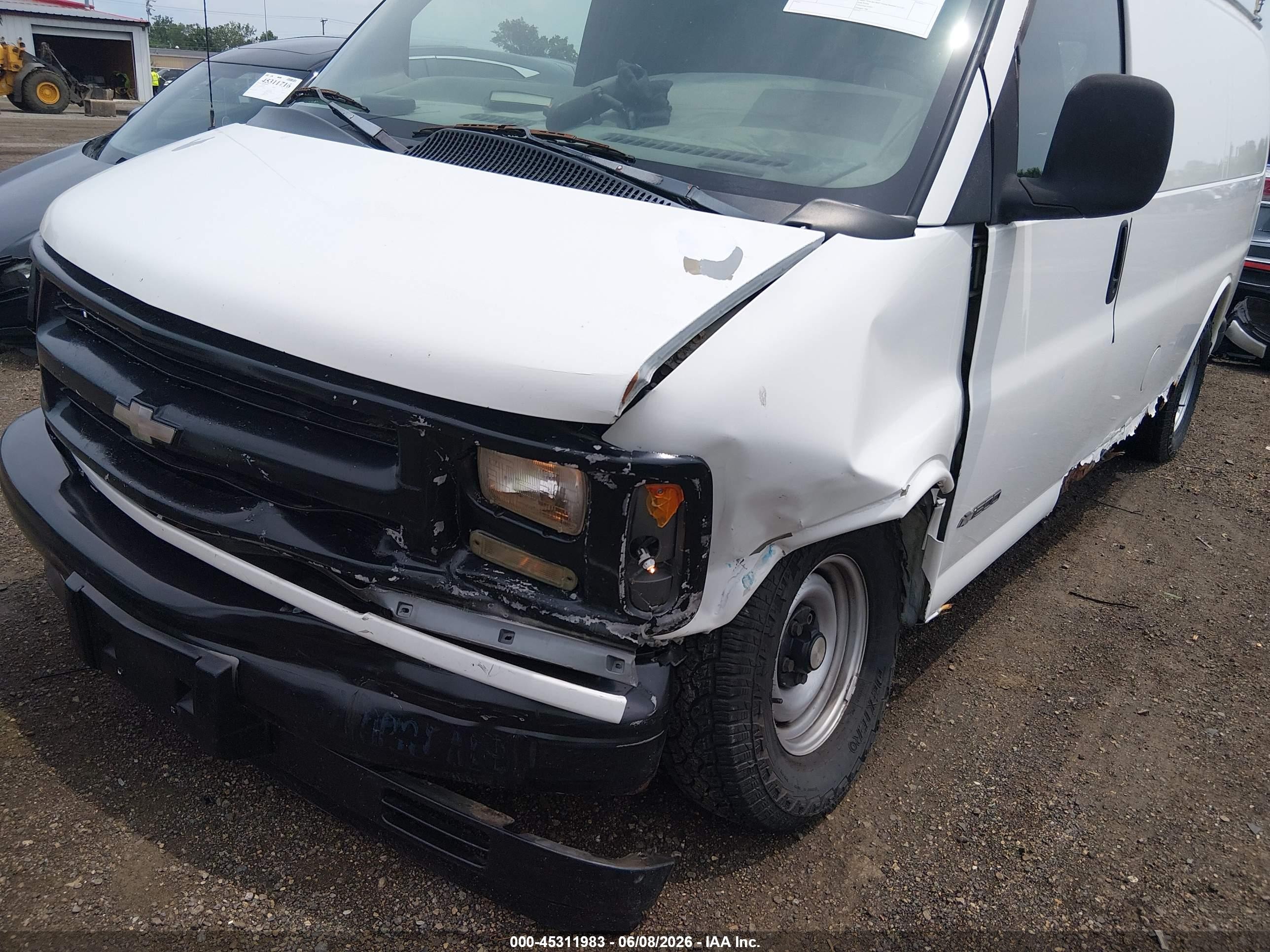 2002 Chevrolet Express White vin: 1GCEG15W621218753