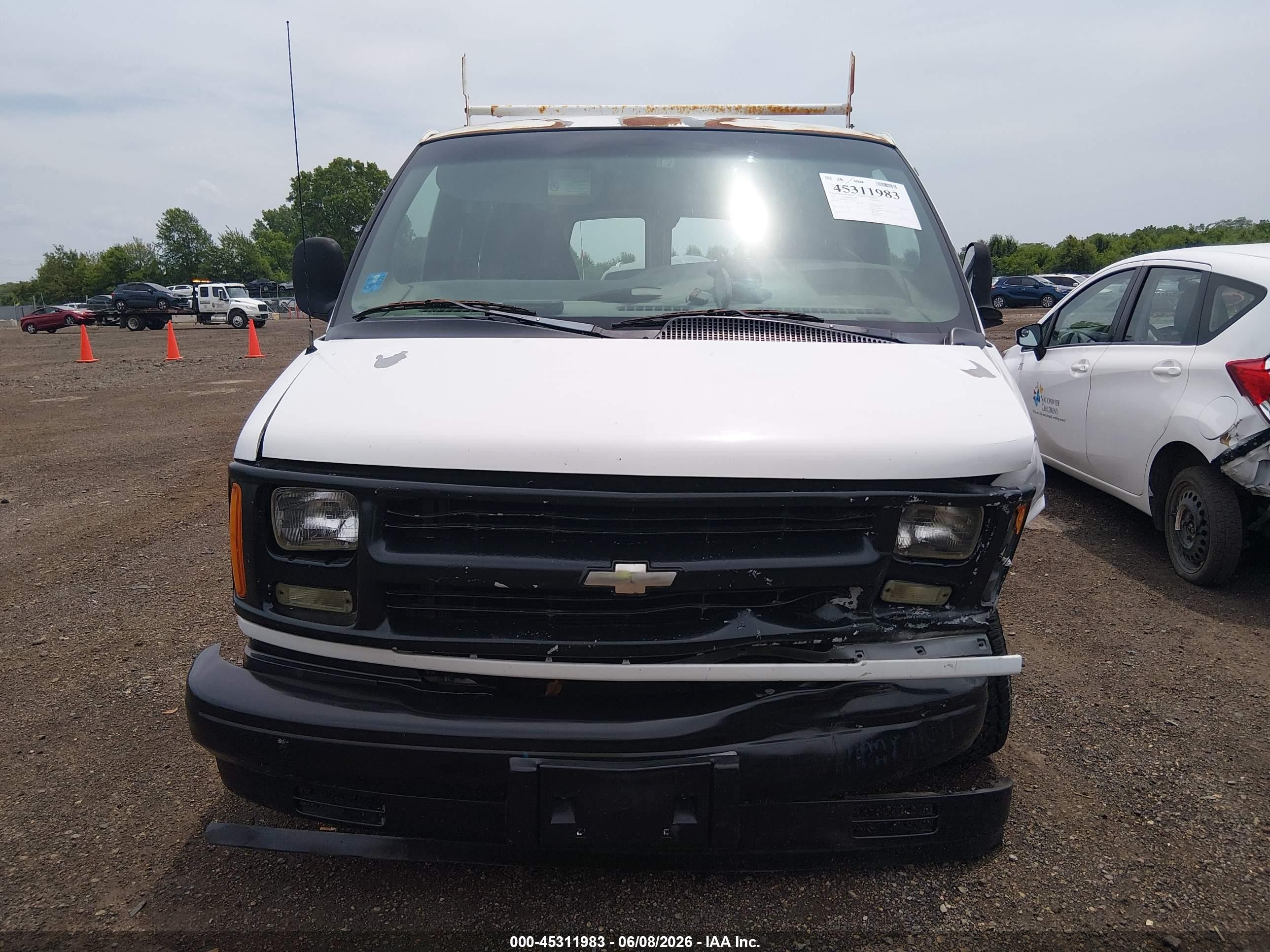 2002 Chevrolet Express White vin: 1GCEG15W621218753