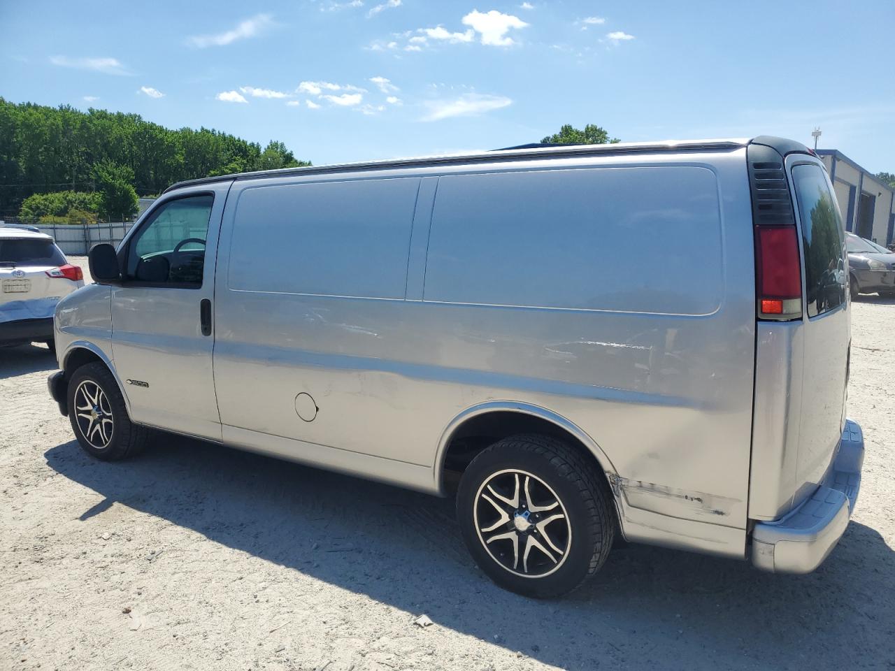 1998 Chevrolet Express G1500 Silver vin: 1GCEG15W6W1069444