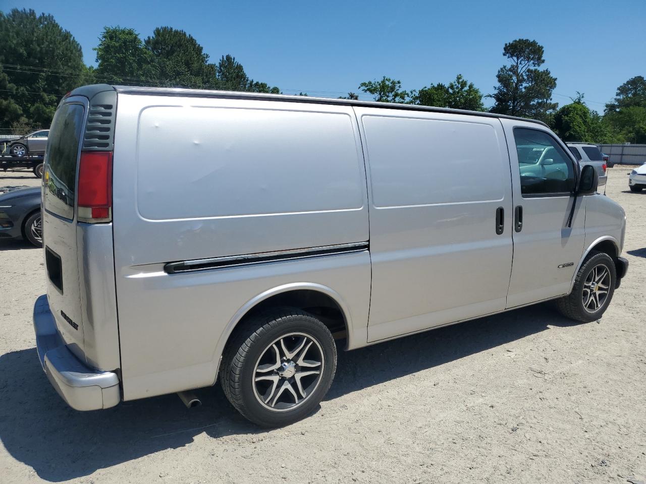 1998 Chevrolet Express G1500 Silver vin: 1GCEG15W6W1069444