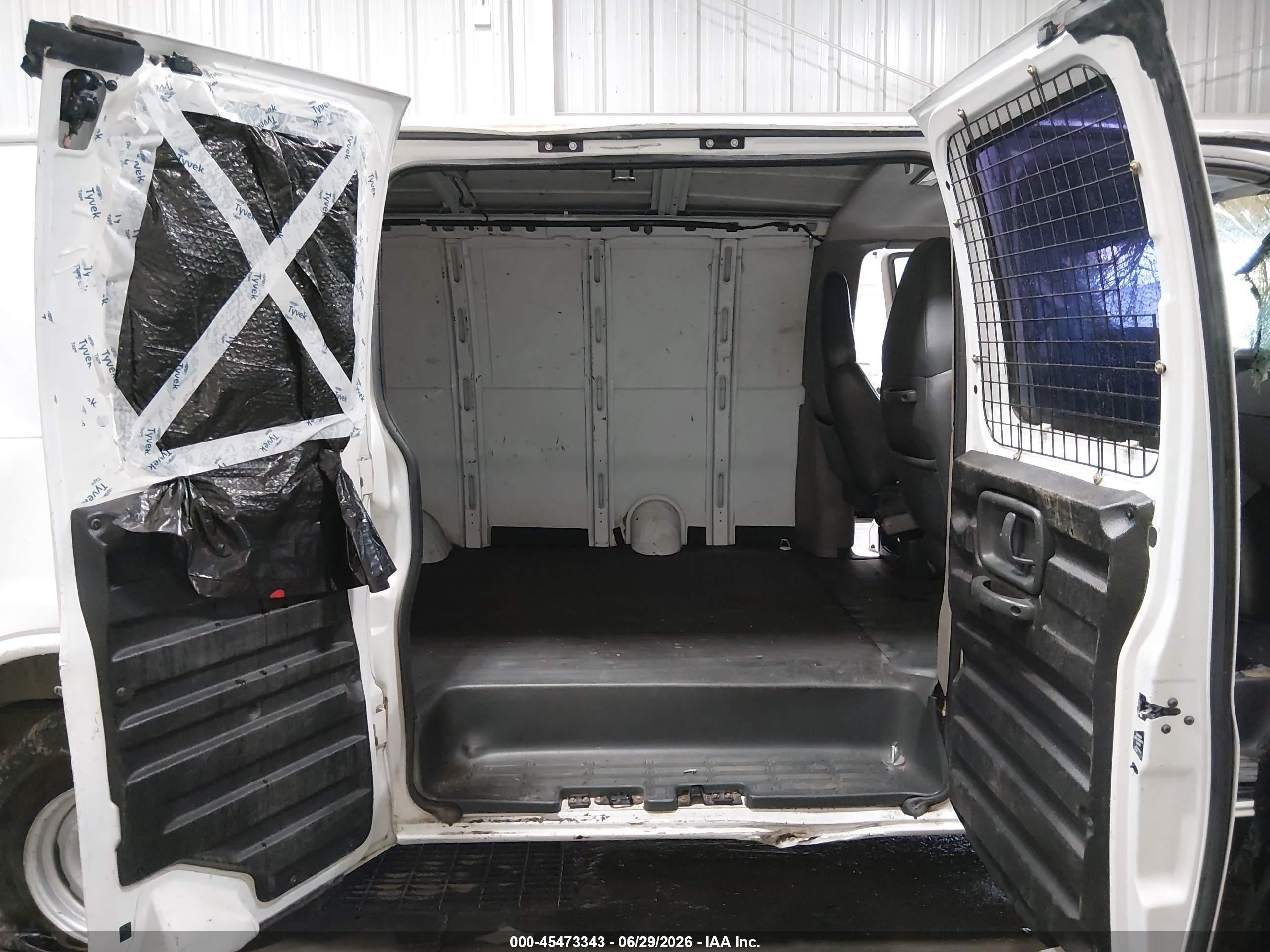 1997 Chevrolet Chevy G1500 Белый vin: 1GCEG15W8V1010104
