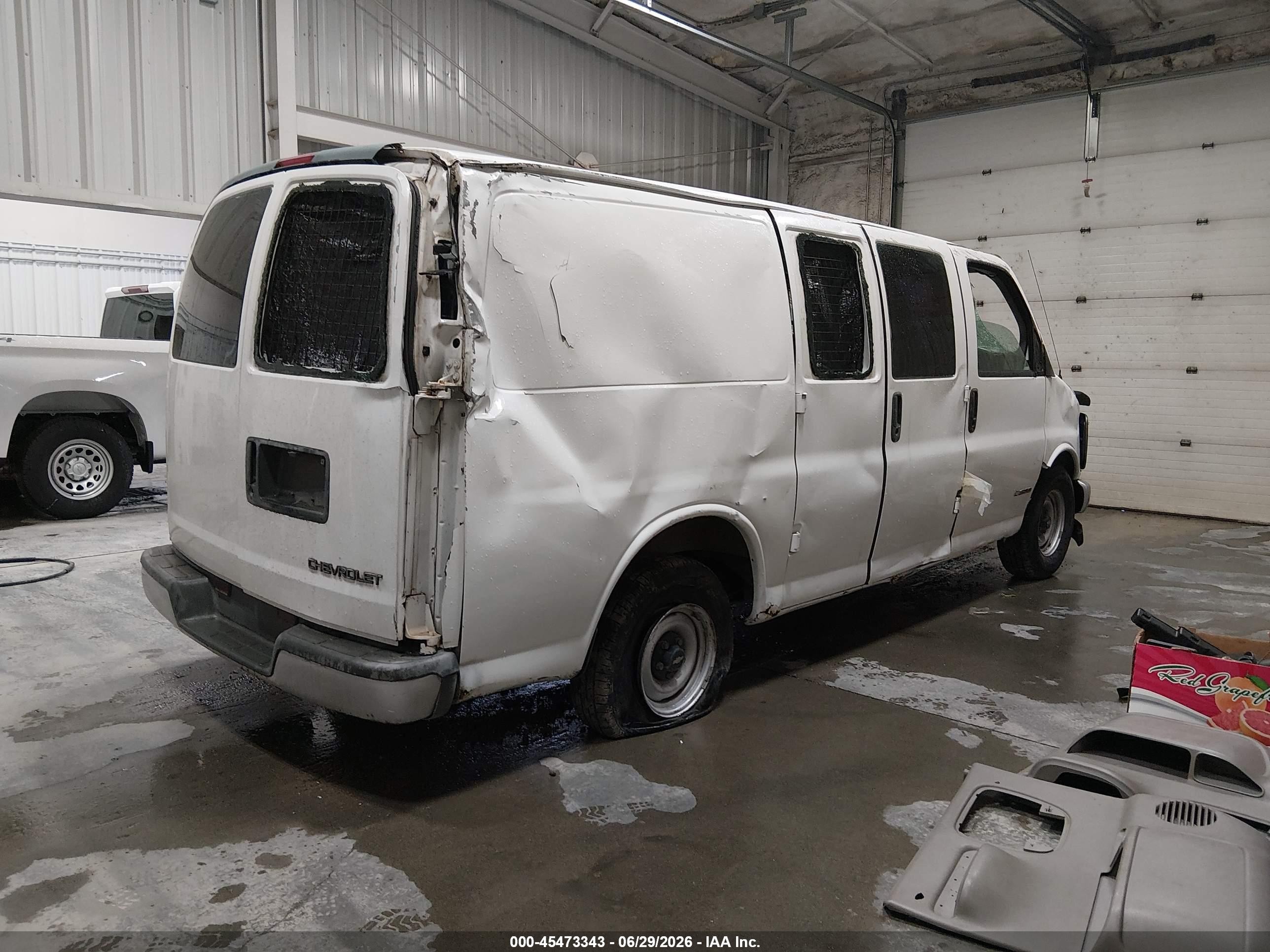 1997 Chevrolet Chevy G1500 Белый vin: 1GCEG15W8V1010104