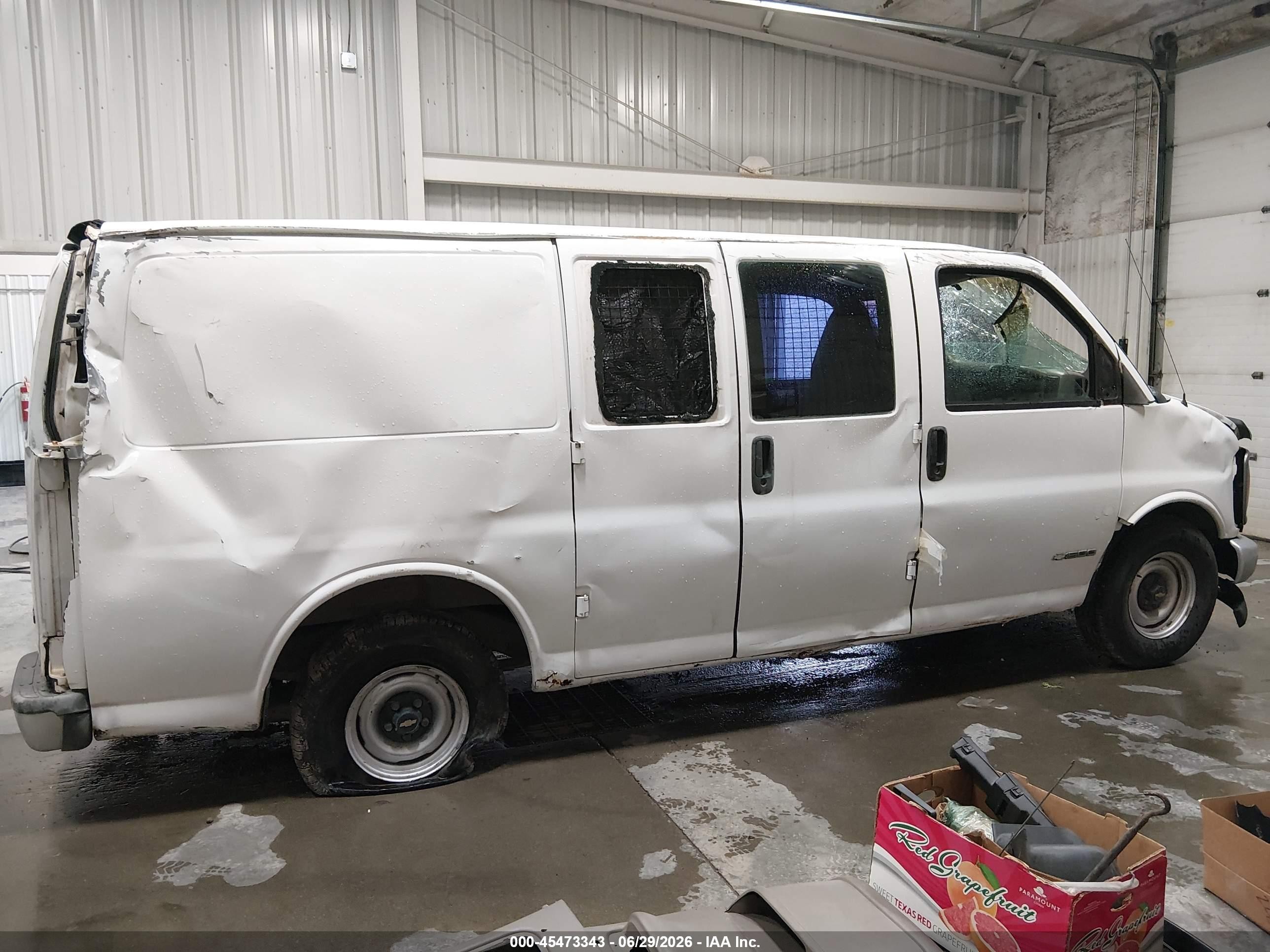 1997 Chevrolet Chevy G1500 Белый vin: 1GCEG15W8V1010104