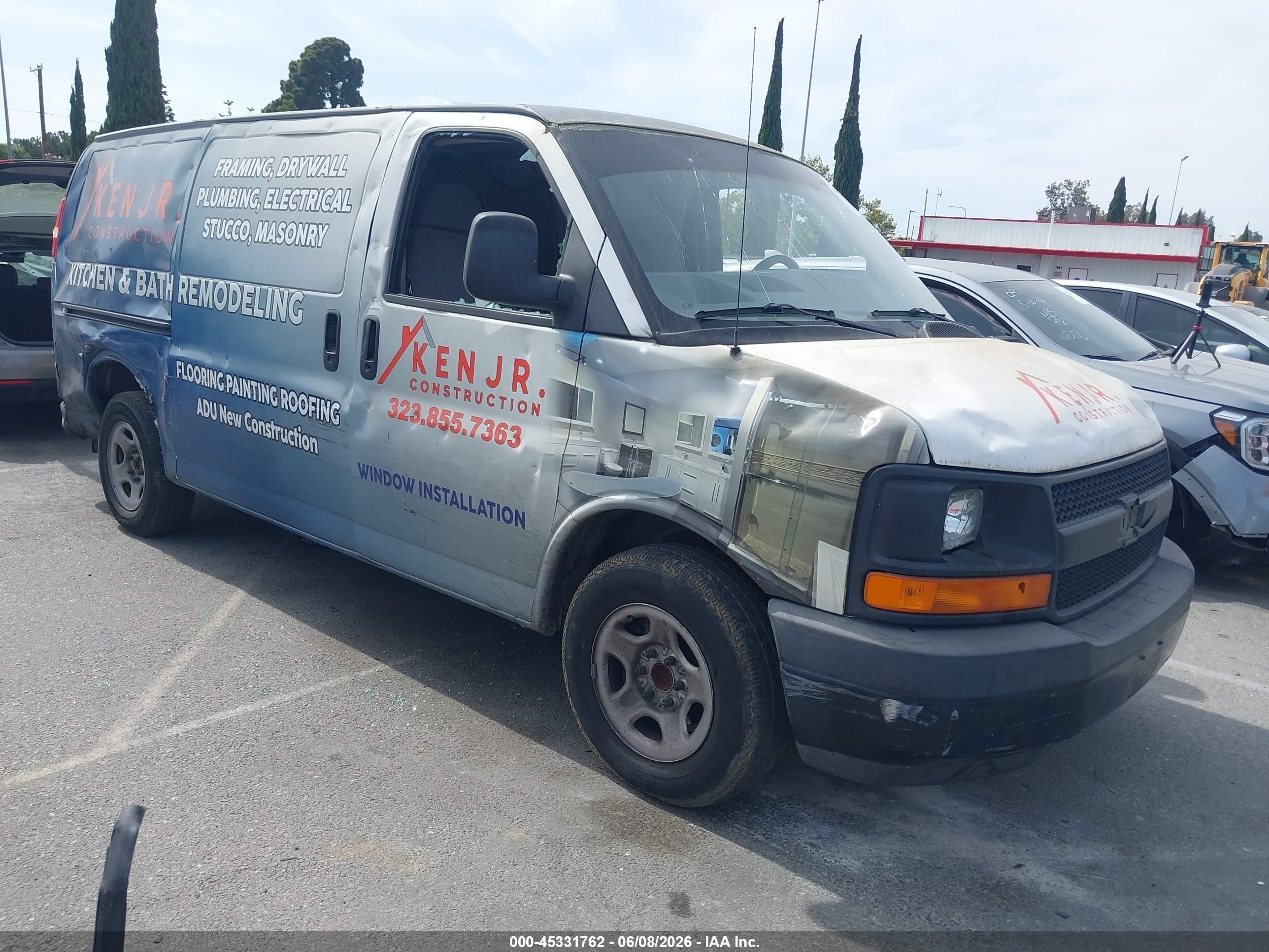 2003 Chevrolet Express   White vin: 1GCEG15X331122198