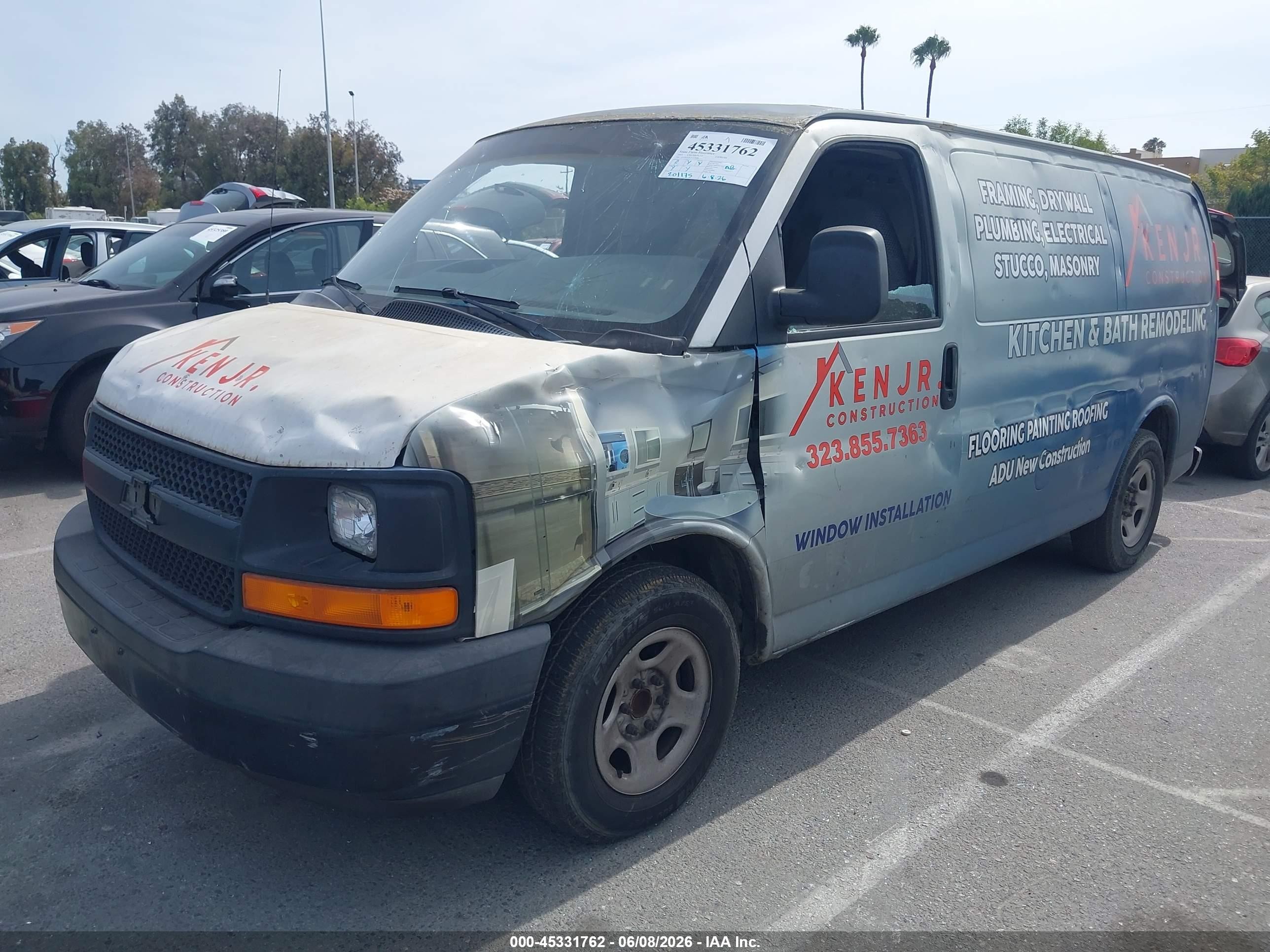 2003 Chevrolet Express   White vin: 1GCEG15X331122198