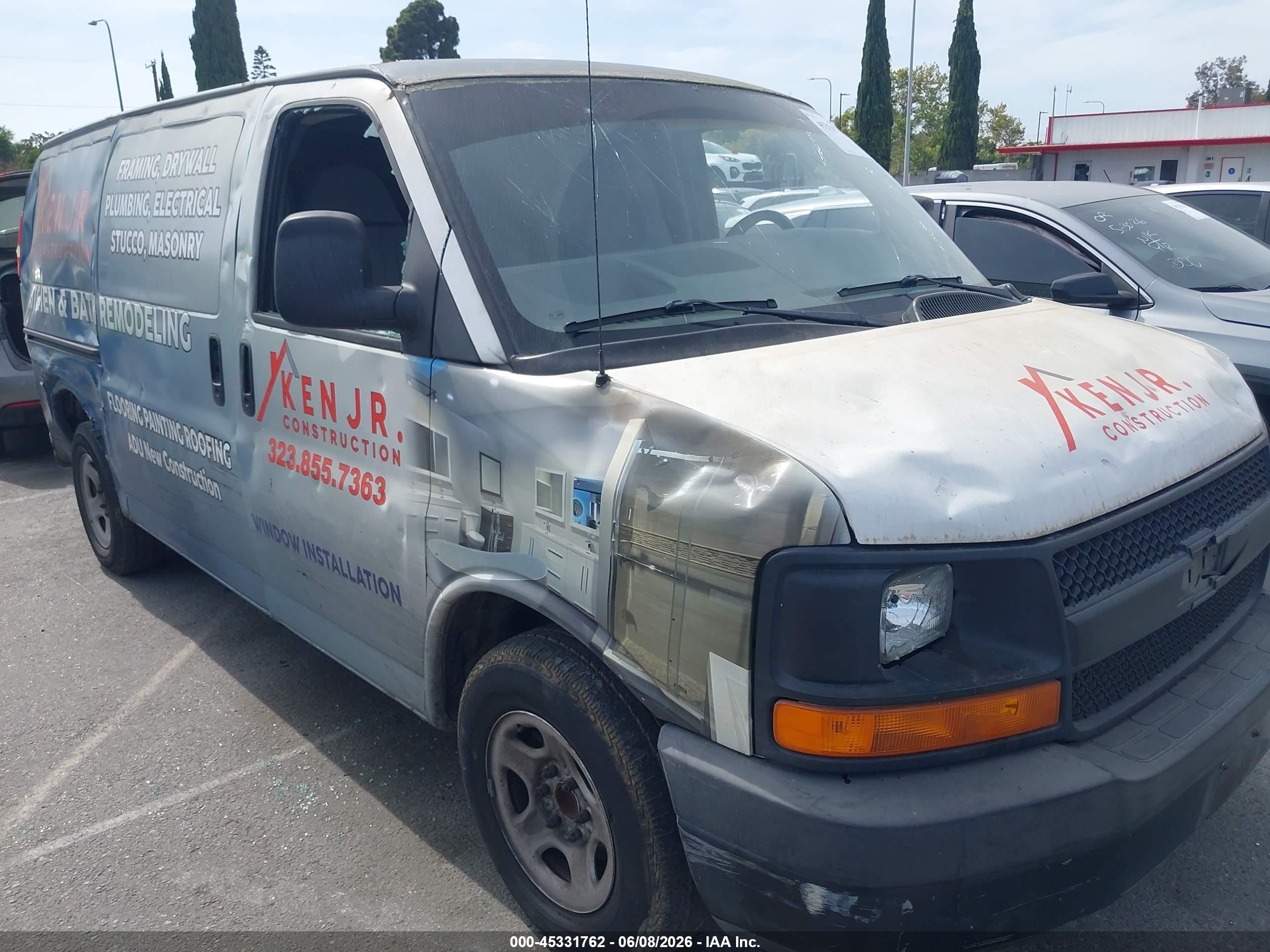 2003 Chevrolet Express   White vin: 1GCEG15X331122198