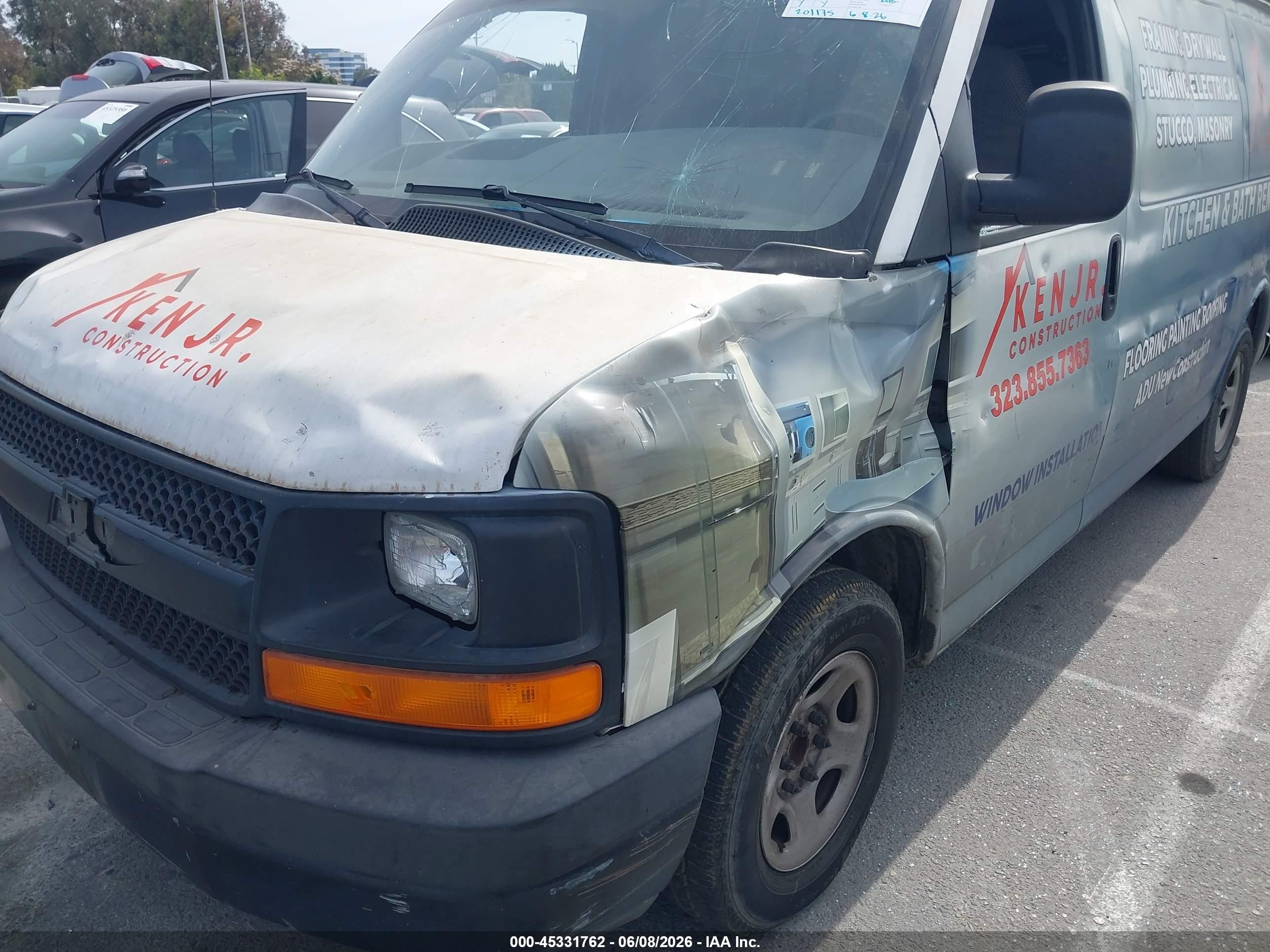 2003 Chevrolet Express   White vin: 1GCEG15X331122198
