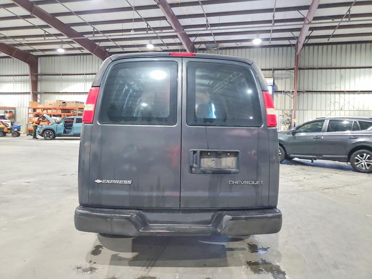 2004 Chevrolet Express G1500 Charcoal vin: 1GCEG15X441112748
