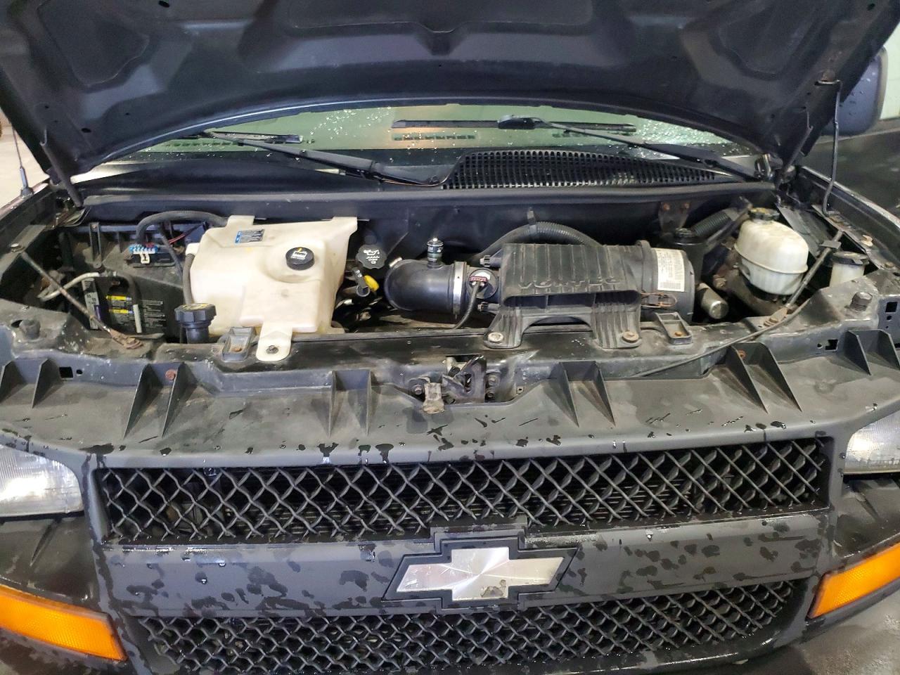 2004 Chevrolet Express G1500 Charcoal vin: 1GCEG15X441112748