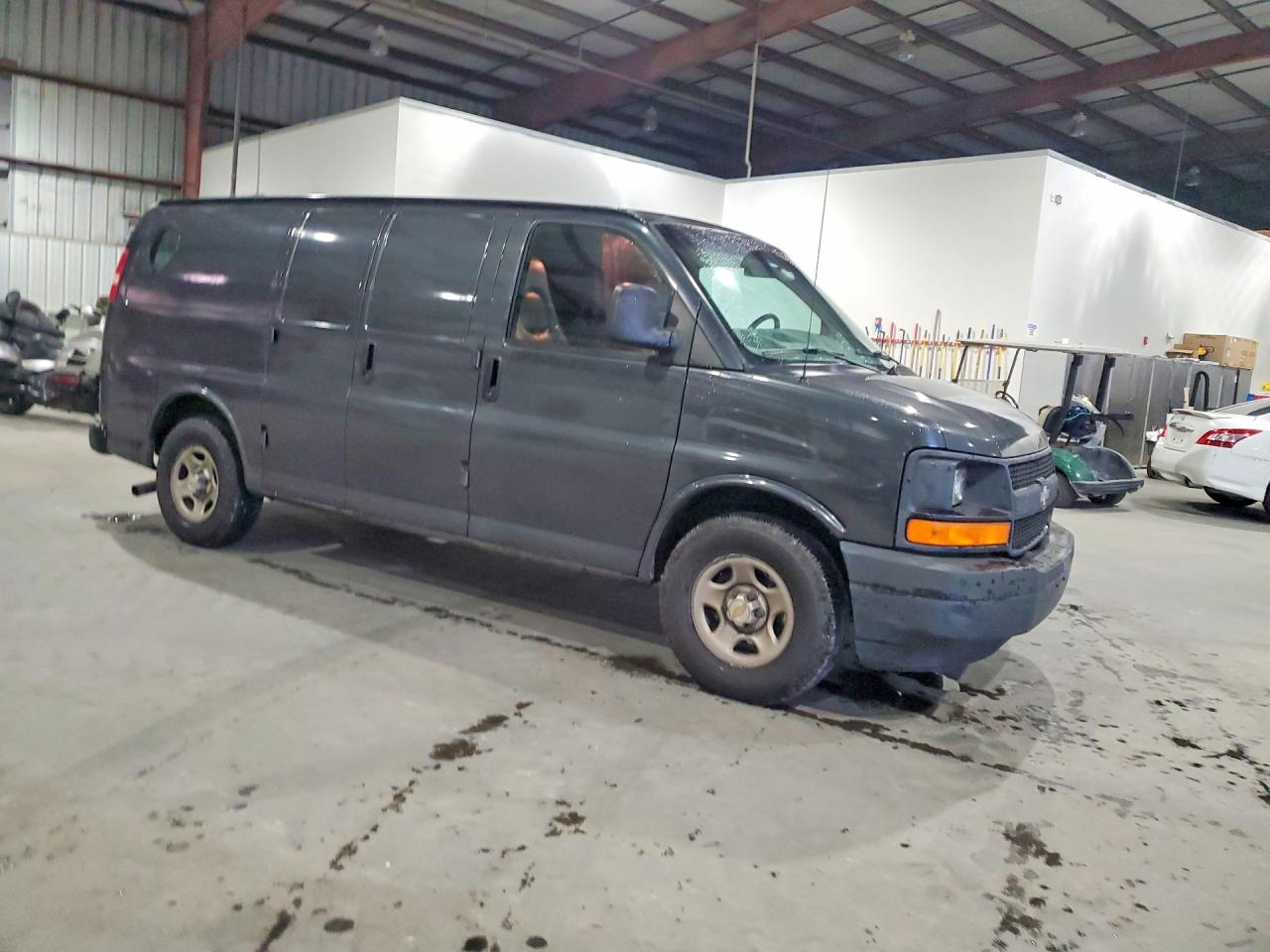 2004 Chevrolet Express G1500 Charcoal vin: 1GCEG15X441112748