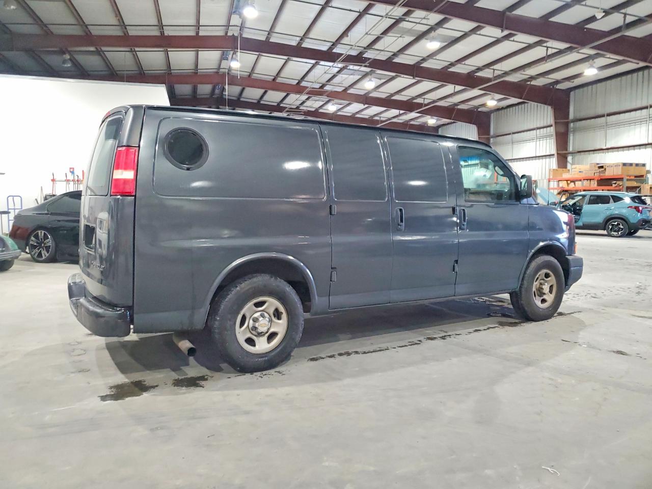 2004 Chevrolet Express G1500 Charcoal vin: 1GCEG15X441112748