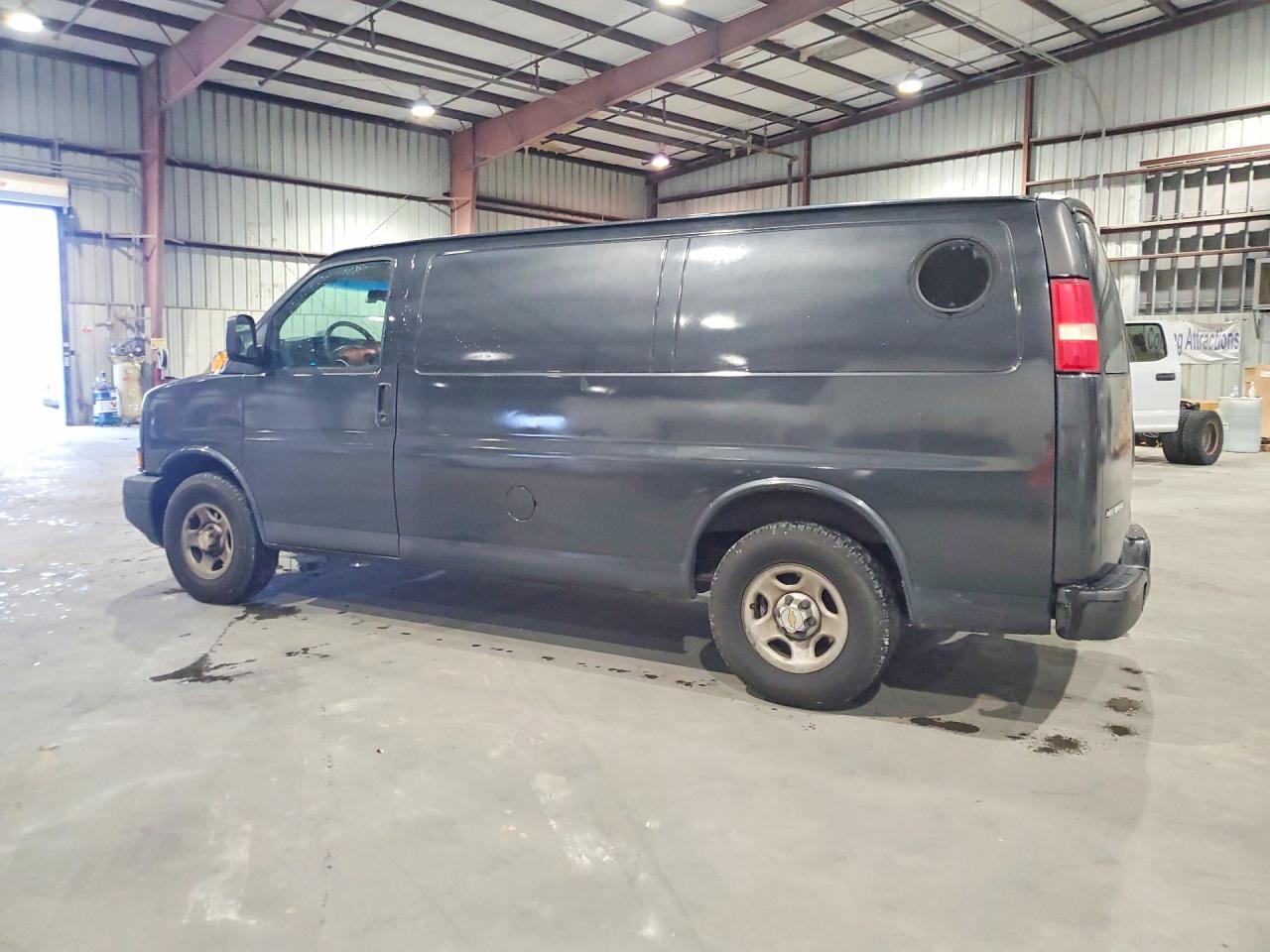 2004 Chevrolet Express G1500 Charcoal vin: 1GCEG15X441112748