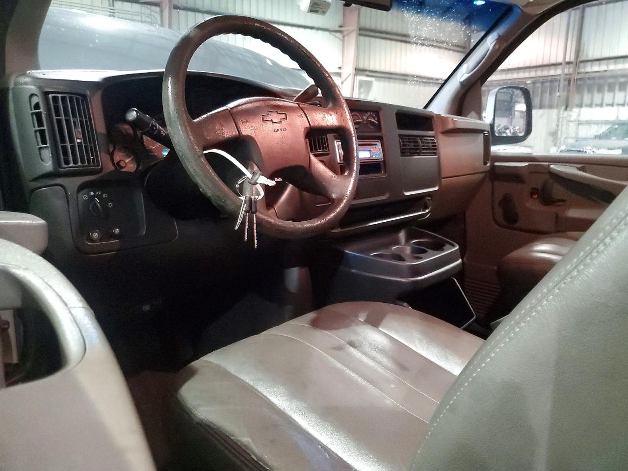 2004 Chevrolet Express G1500 Charcoal vin: 1GCEG15X441112748