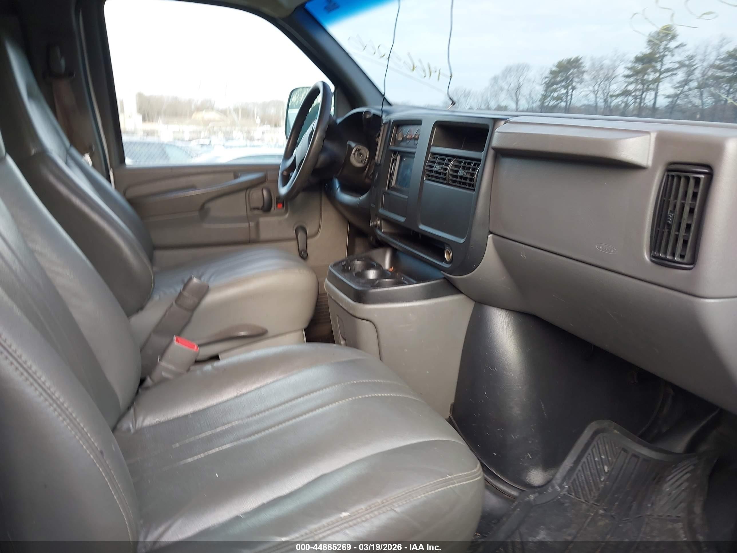 2003 Chevrolet Express   Gray vin: 1GCEG15X931173270