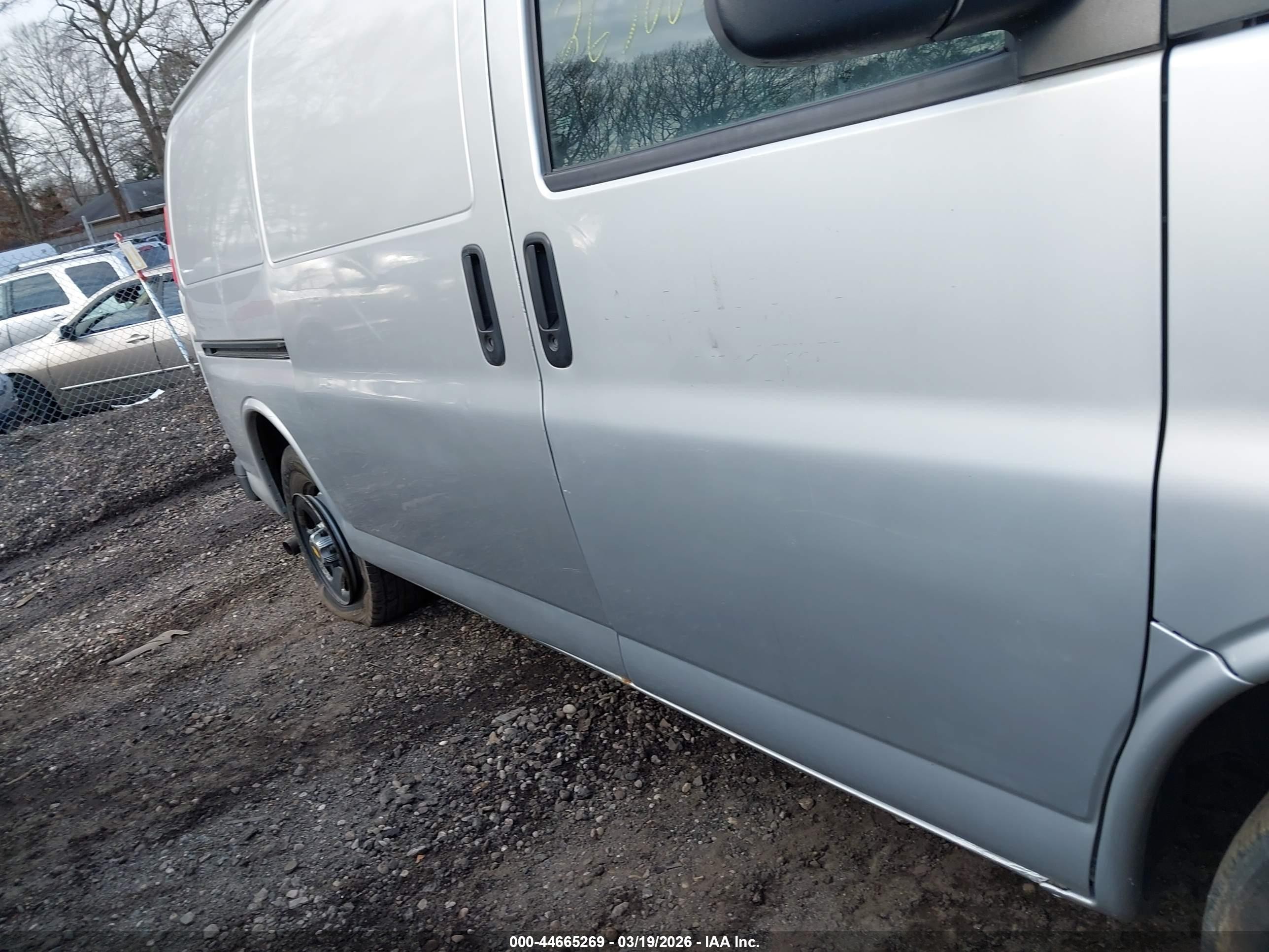 2003 Chevrolet Express   Gray vin: 1GCEG15X931173270