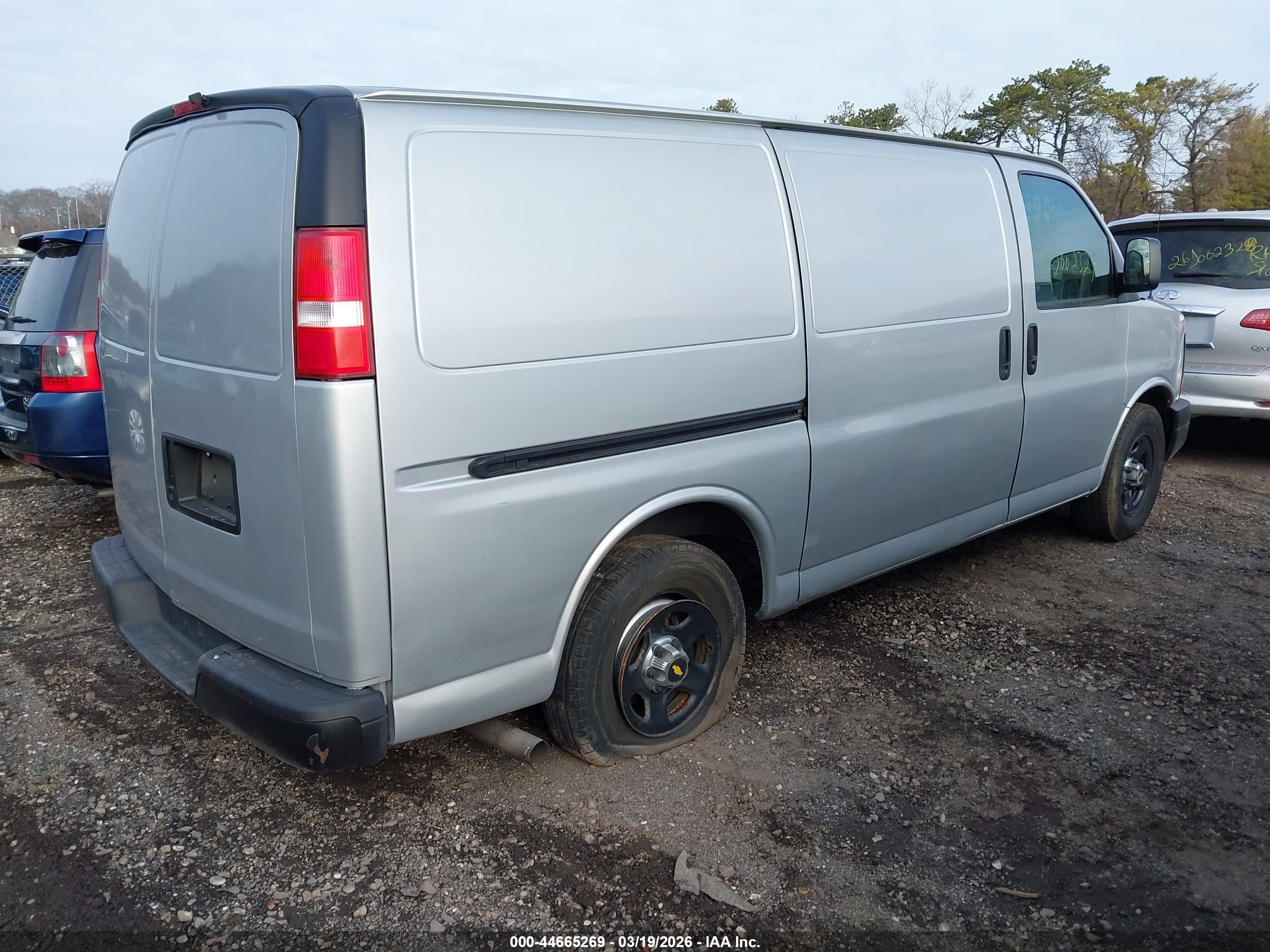 2003 Chevrolet Express   Gray vin: 1GCEG15X931173270
