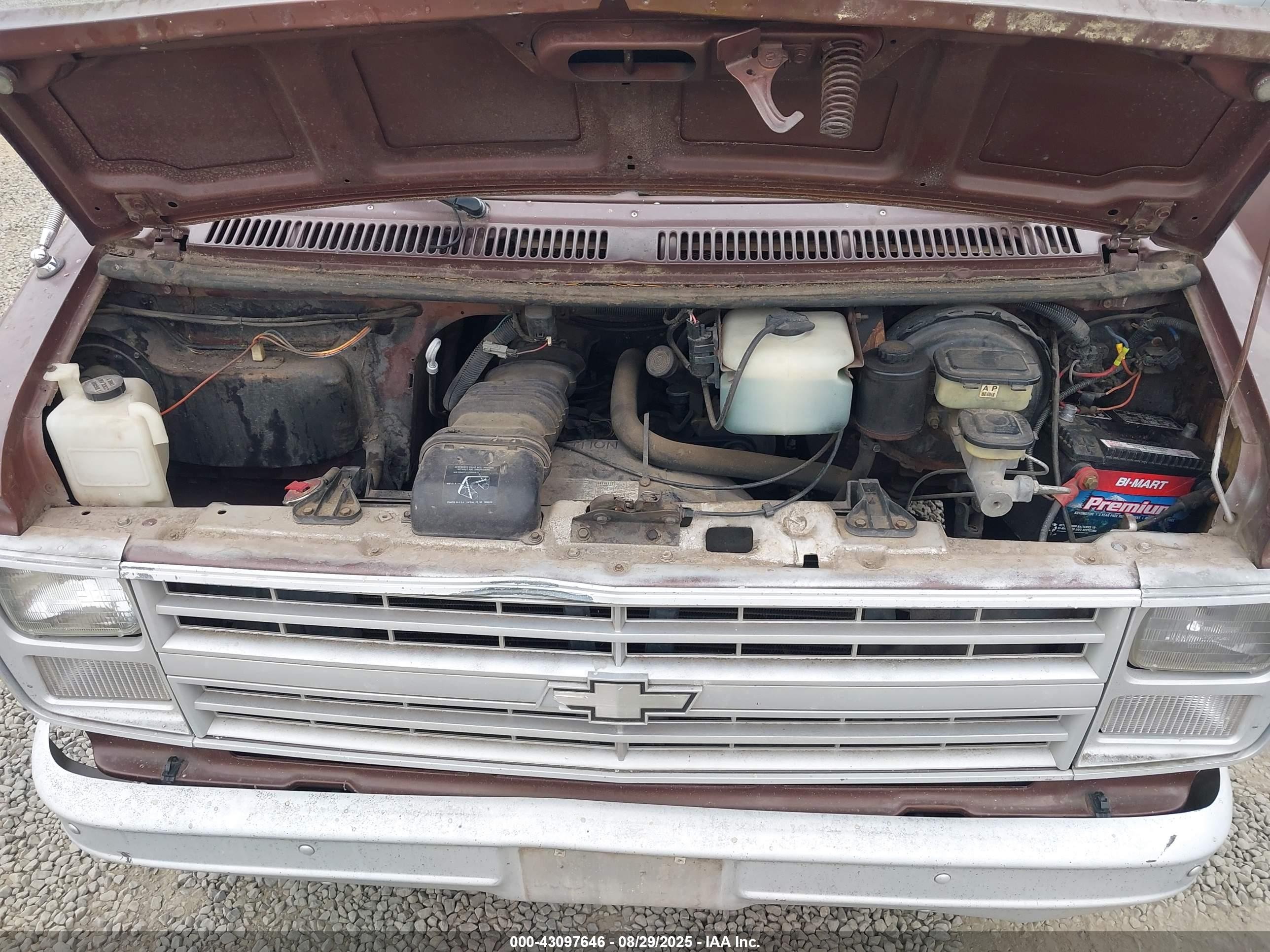 1988 Chevrolet G20   Коричневый vin: 1GCEG25H4J7104141