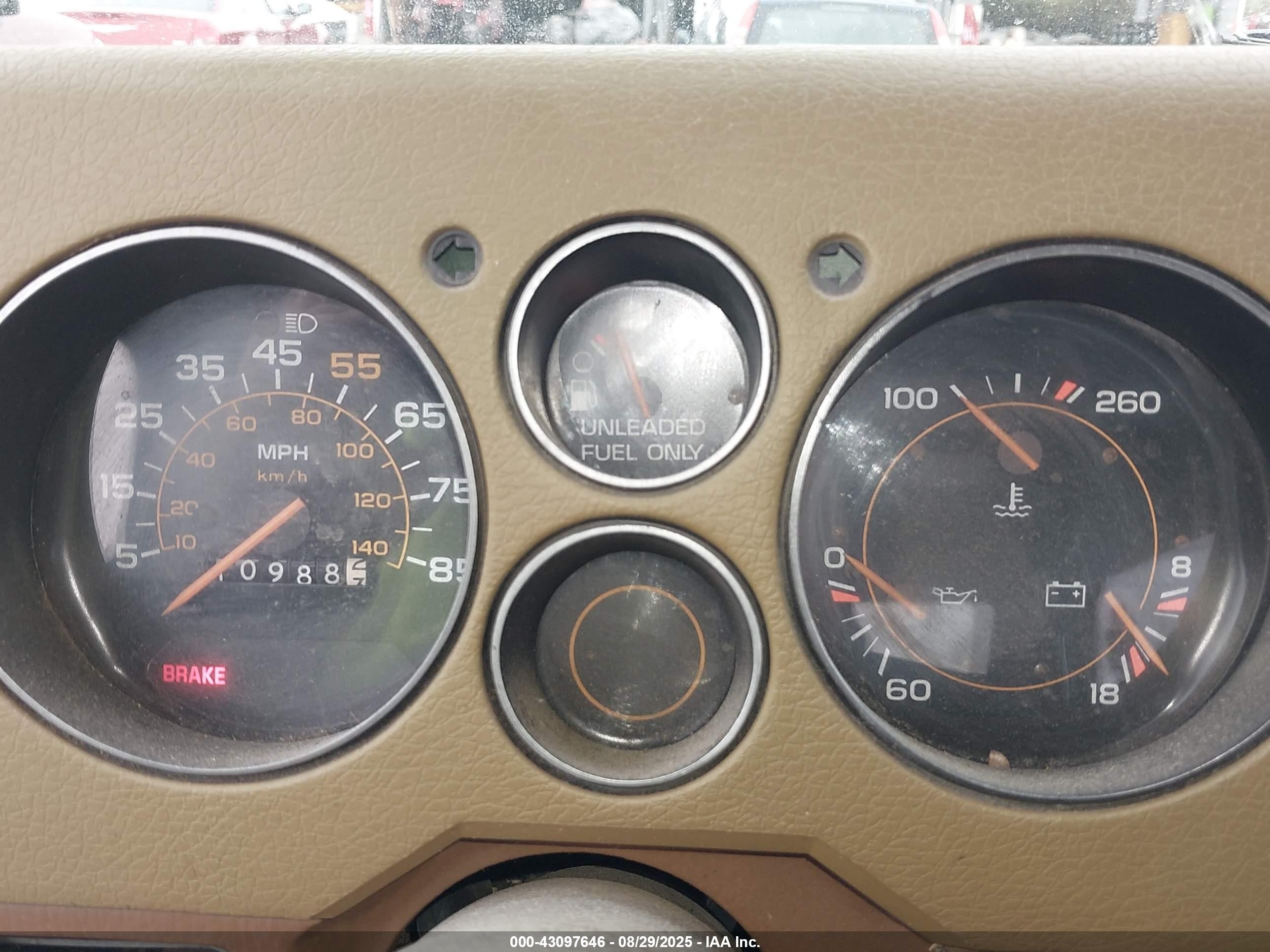 1988 Chevrolet G20   Коричневый vin: 1GCEG25H4J7104141