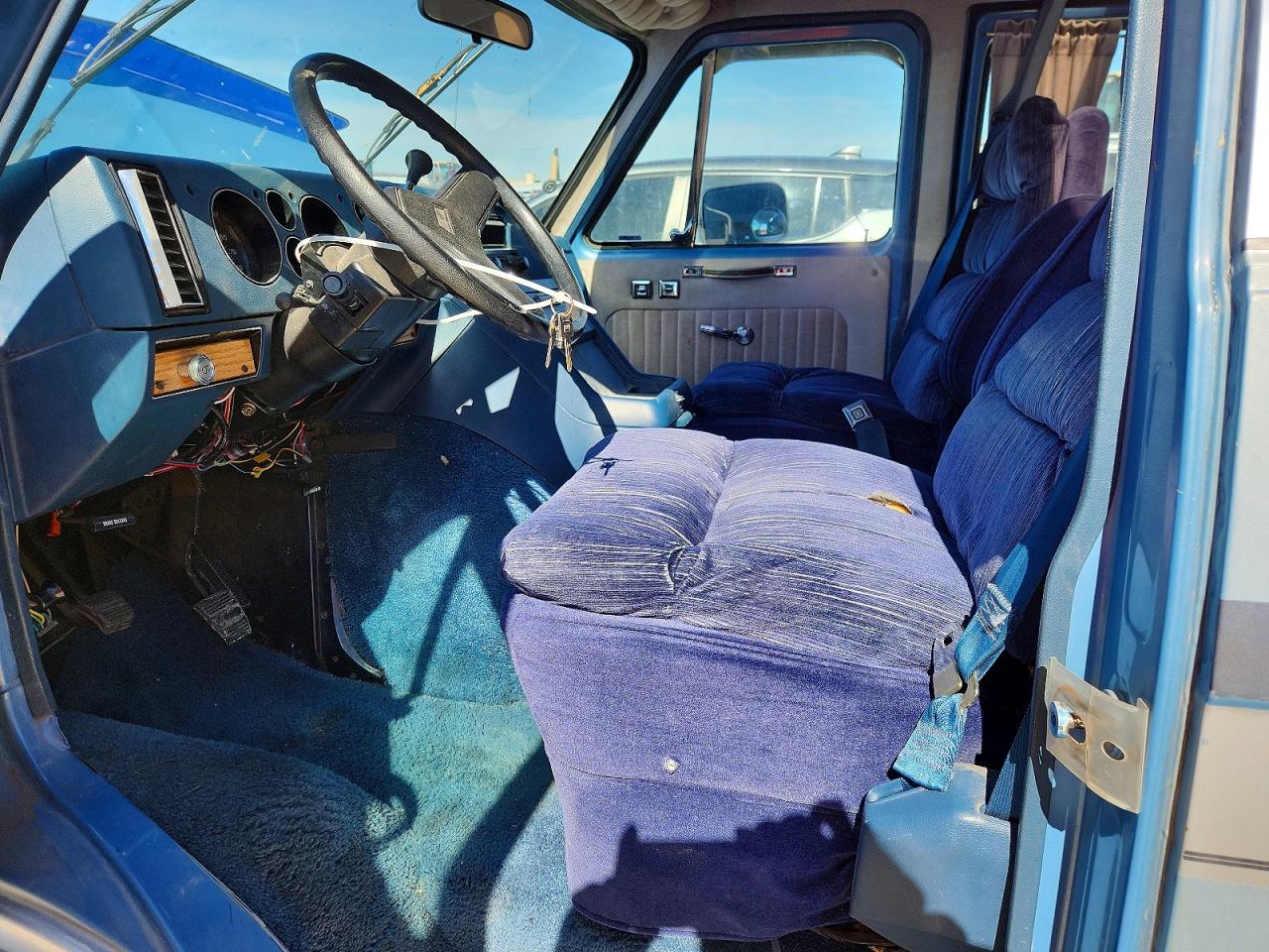 1986 Chevrolet Van G20 Two Tone vin: 1GCEG25H6G7160218