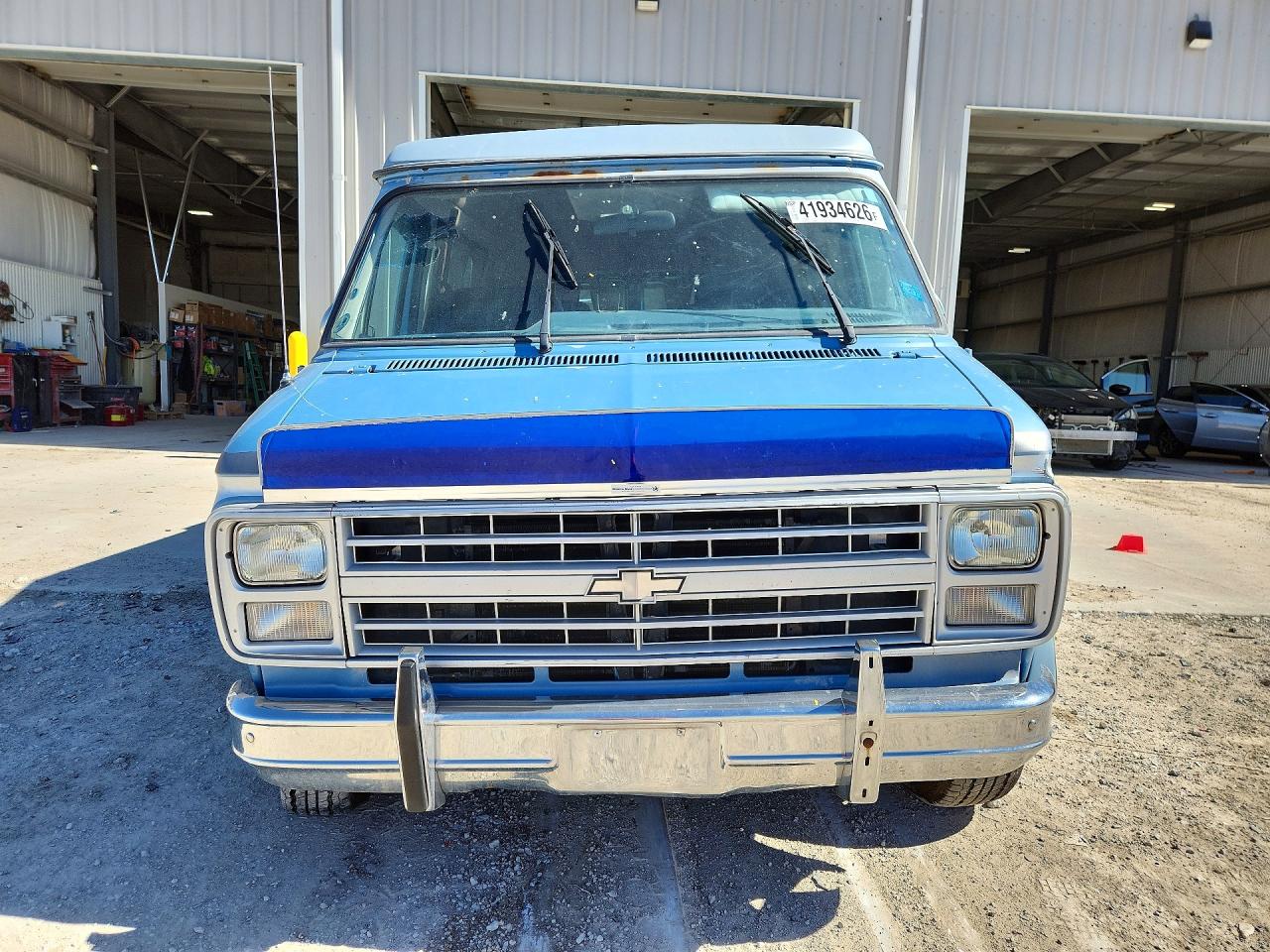 1986 Chevrolet Van G20 Two Tone vin: 1GCEG25H6G7160218