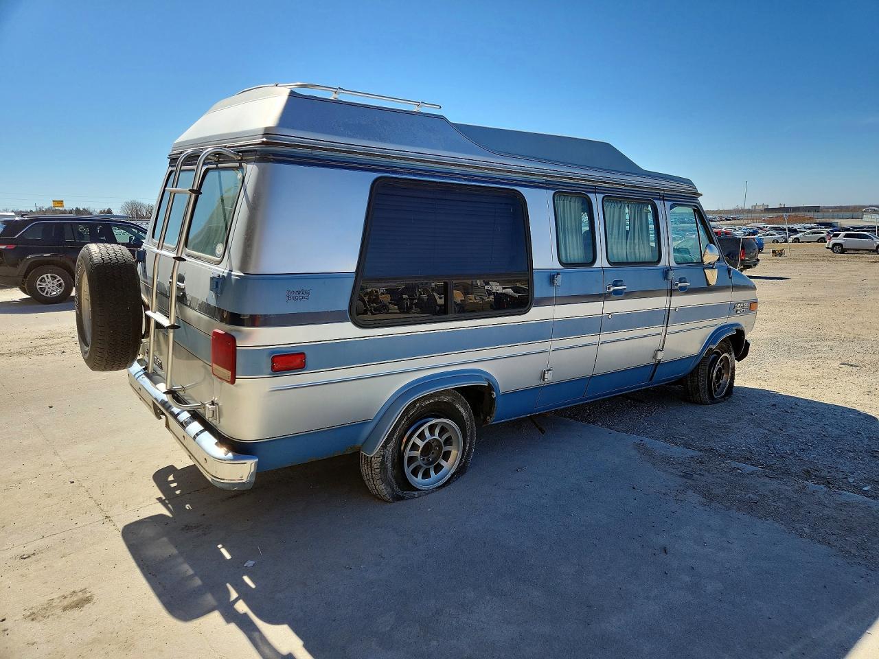1986 Chevrolet Van G20 Two Tone vin: 1GCEG25H6G7160218