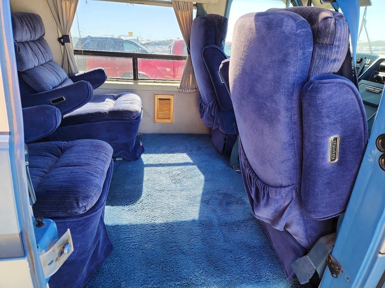 1986 Chevrolet Van G20 Two Tone vin: 1GCEG25H6G7160218
