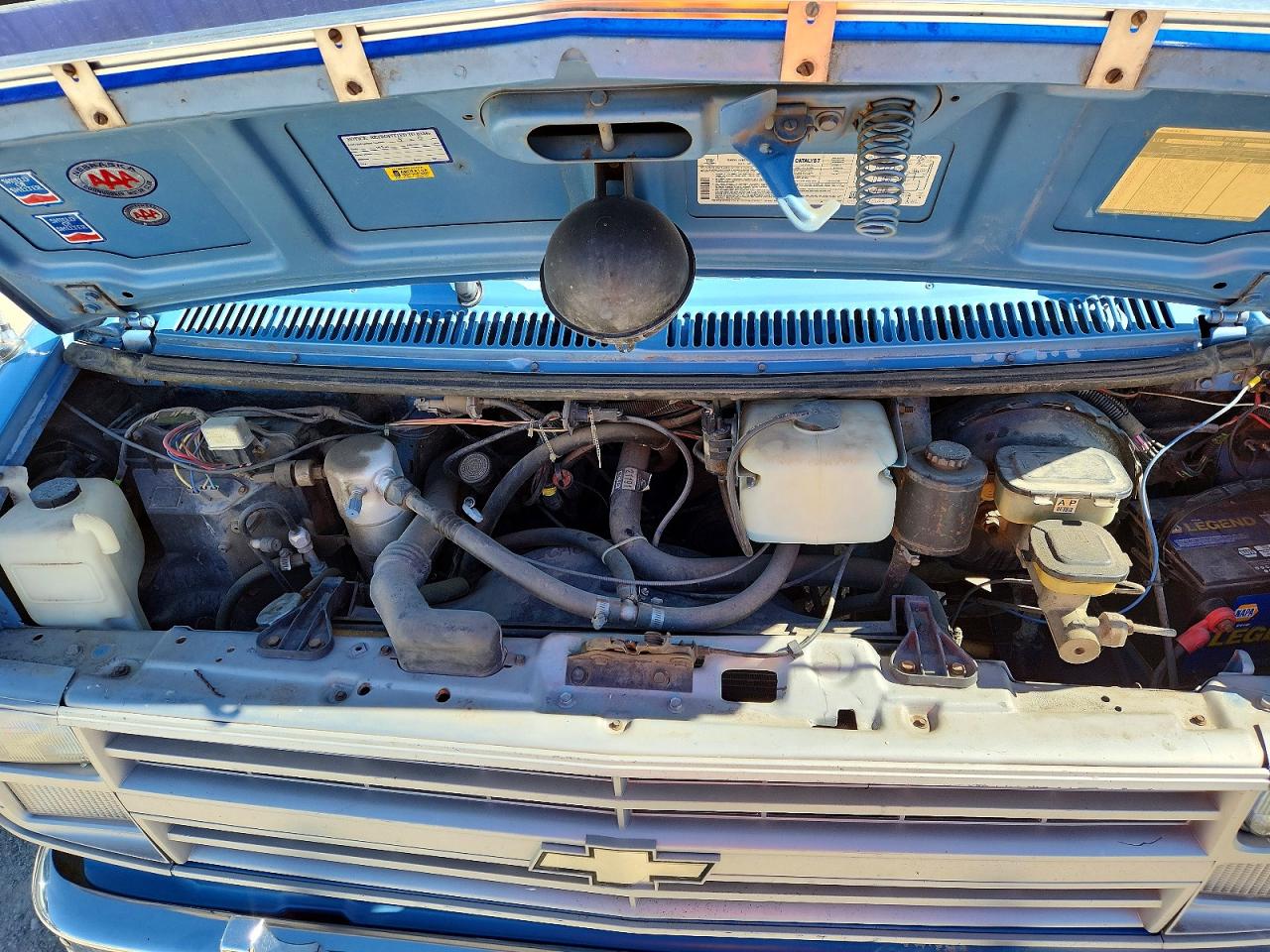1986 Chevrolet Van G20 Two Tone vin: 1GCEG25H6G7160218