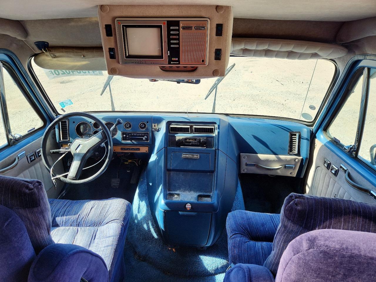 1986 Chevrolet Van G20 Two Tone vin: 1GCEG25H6G7160218