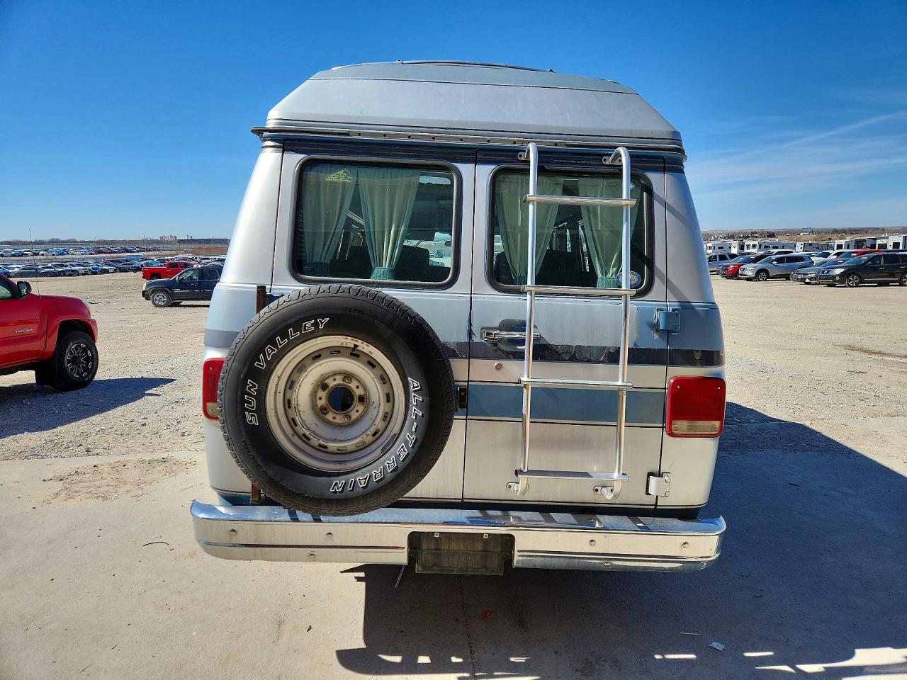 1986 Chevrolet Van G20 Two Tone vin: 1GCEG25H6G7160218