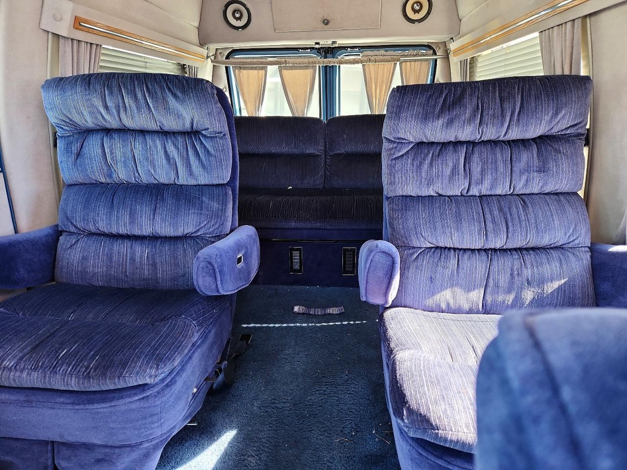 1986 Chevrolet Van G20 Two Tone vin: 1GCEG25H6G7160218