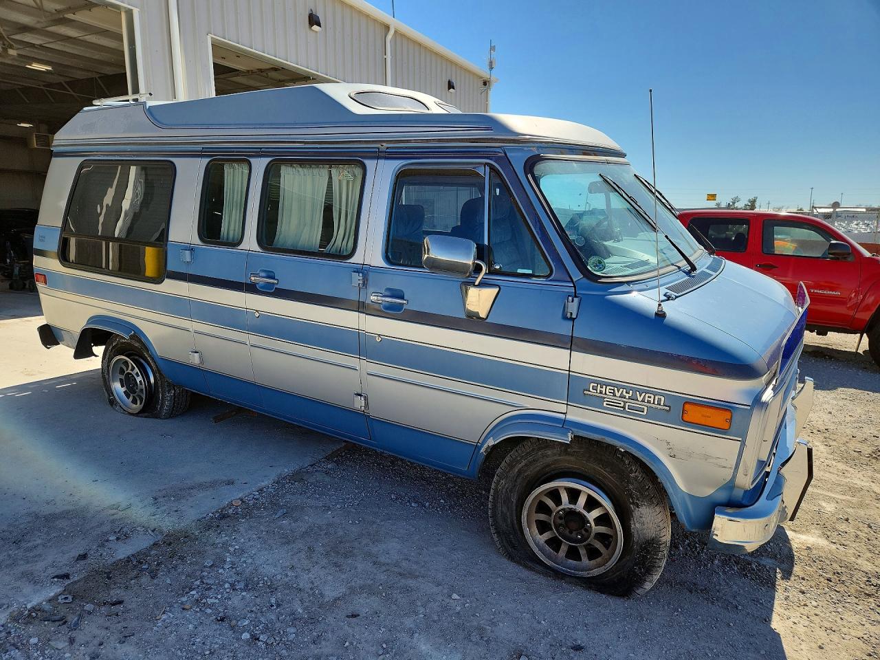1986 Chevrolet Van G20 Two Tone vin: 1GCEG25H6G7160218