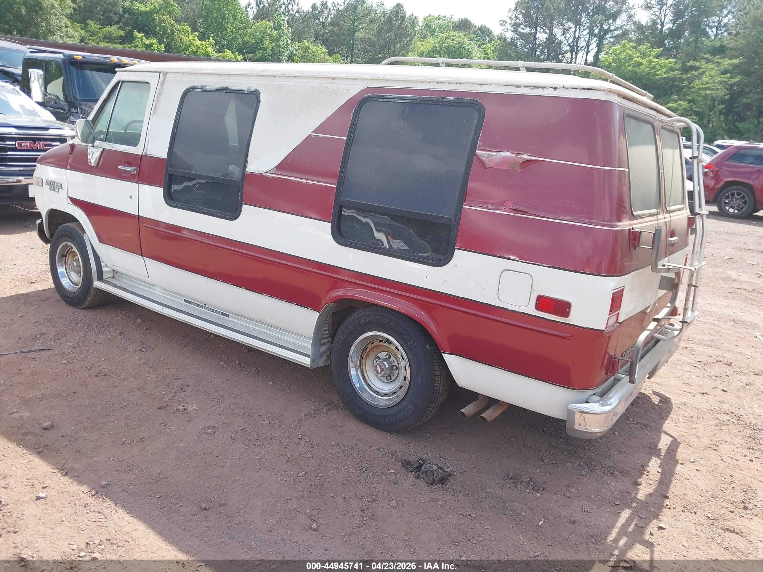 1983 Chevrolet G20   Red vin: 1GCEG25H8D7124476