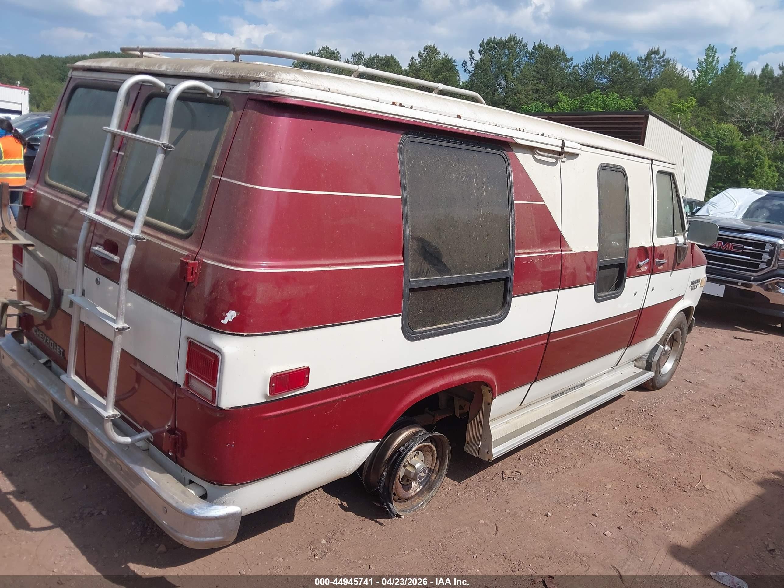 1983 Chevrolet G20   Red vin: 1GCEG25H8D7124476