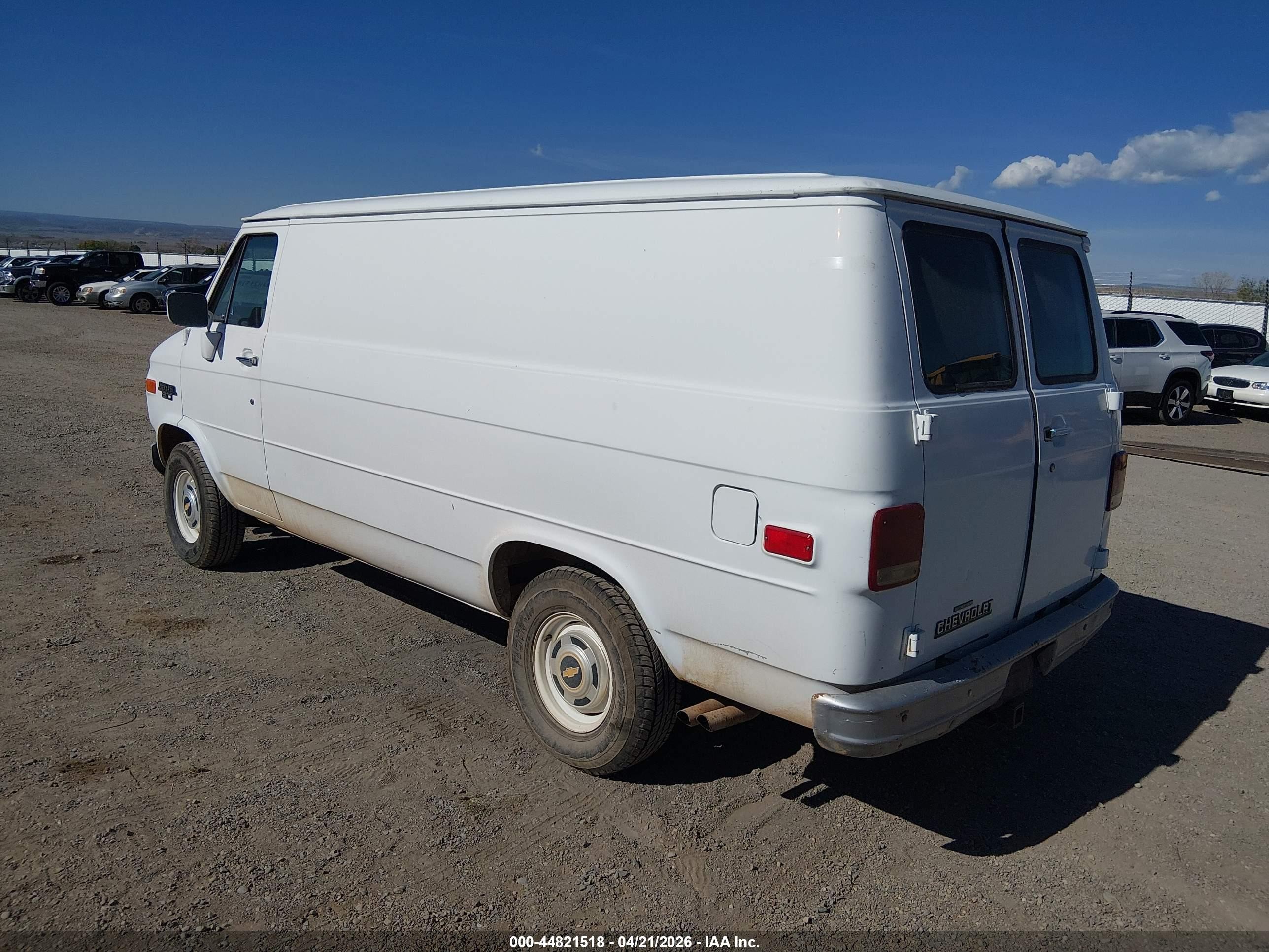 1990 Chevrolet G20   White vin: 1GCEG25K9L7101203