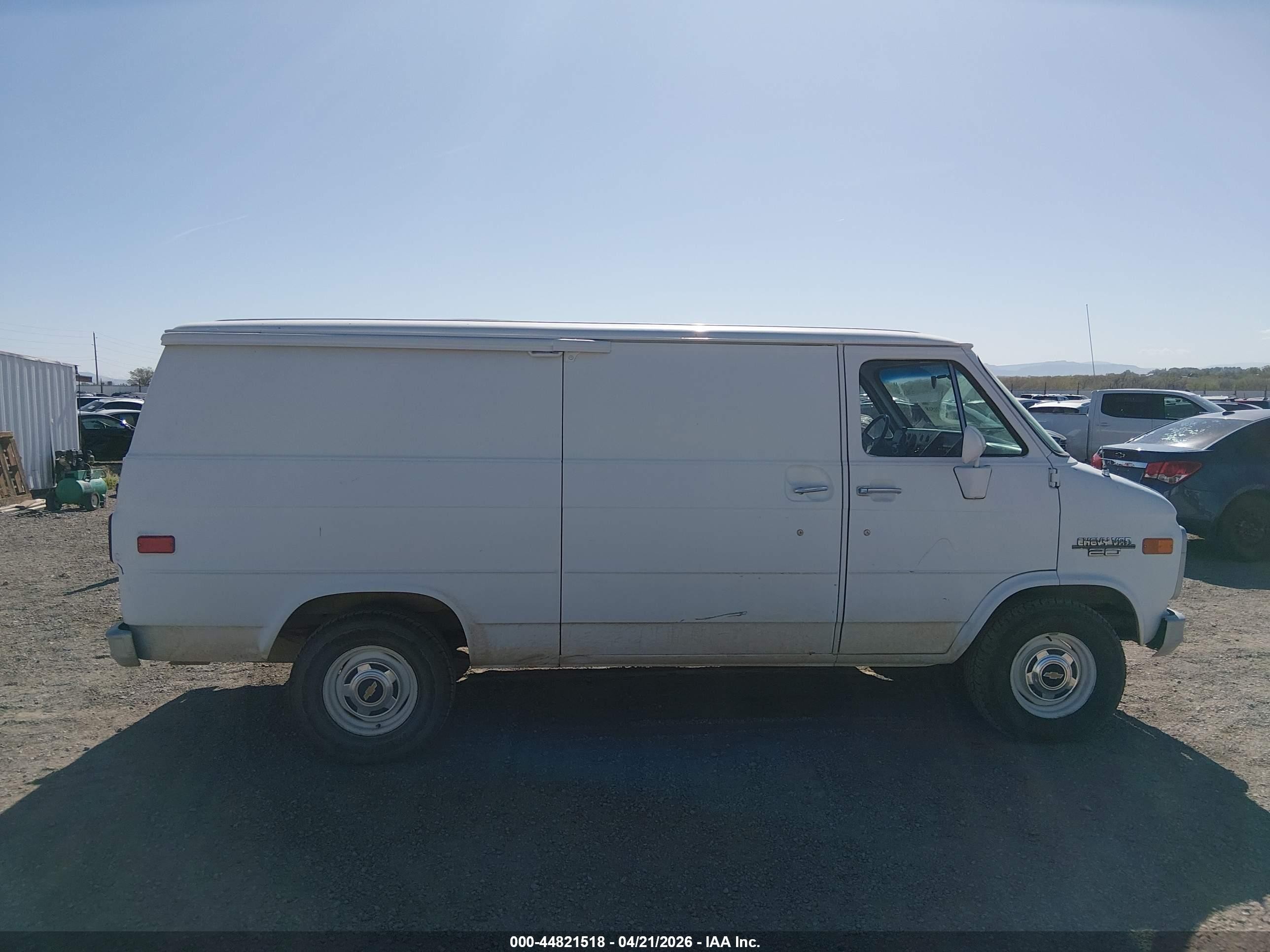 1990 Chevrolet G20   White vin: 1GCEG25K9L7101203